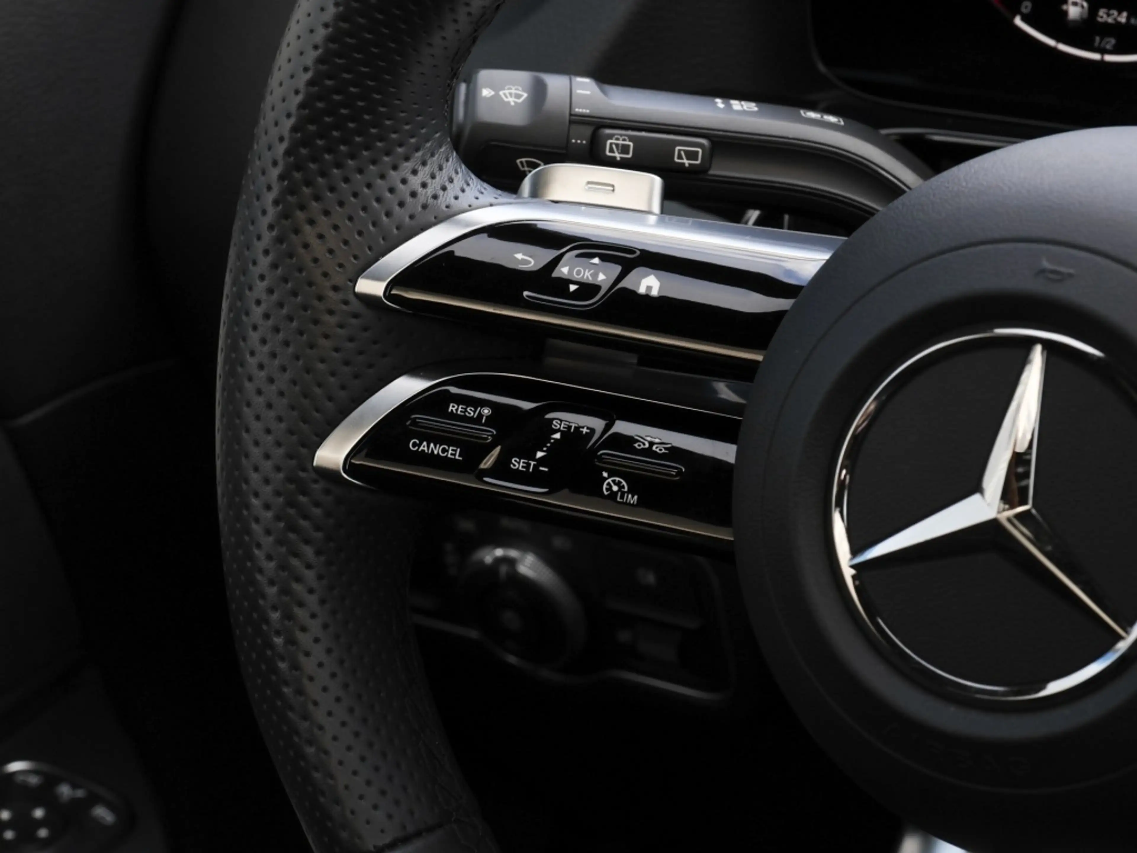 Mercedes-Benz GLA 220 d 4MATIC AMG-Sport+Pano+Distr+MLB+Night — photo 12