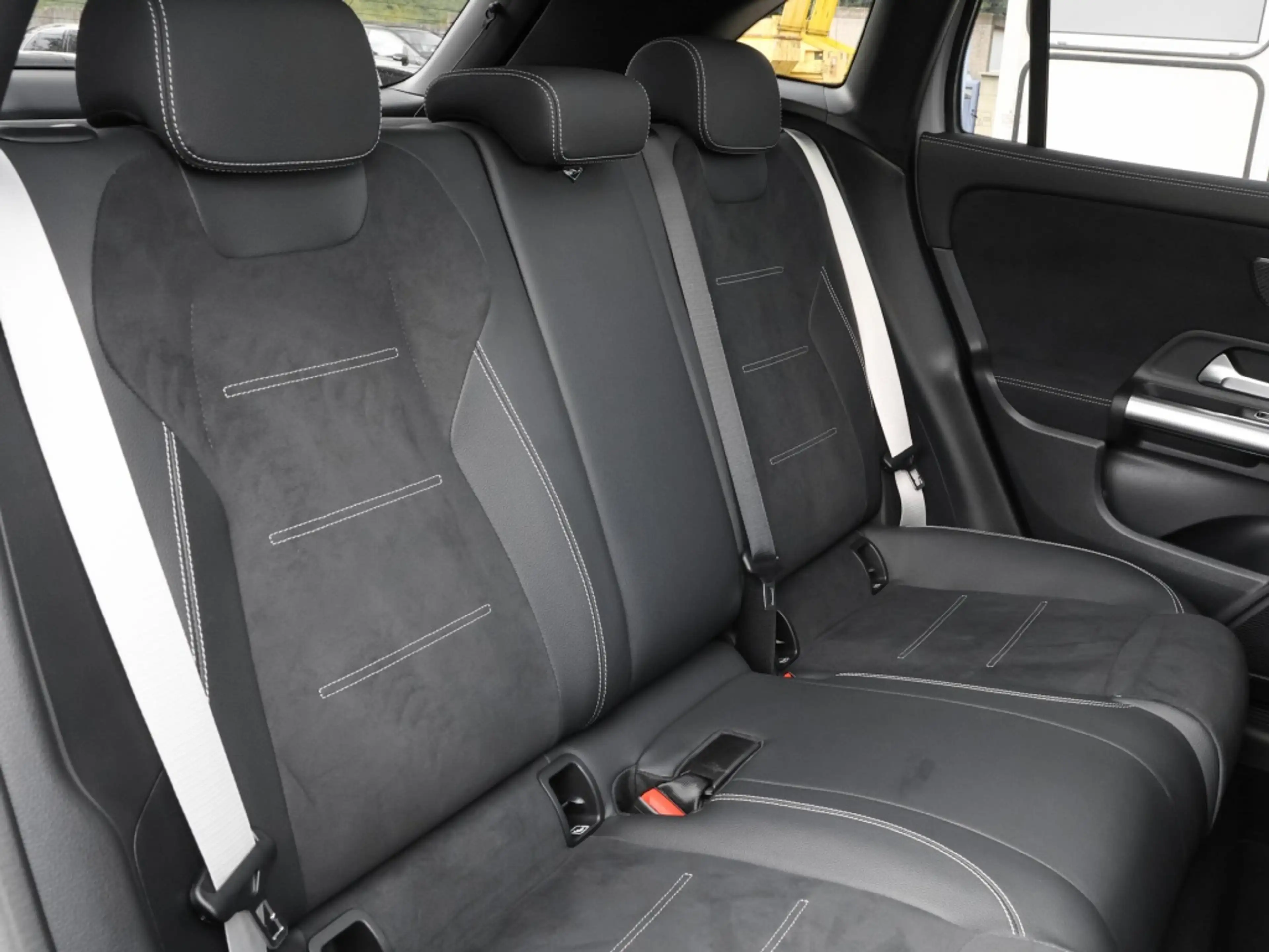 Mercedes-Benz GLA 220 d 4MATIC AMG-Sport+Pano+Distr+MLB+Night — photo 5