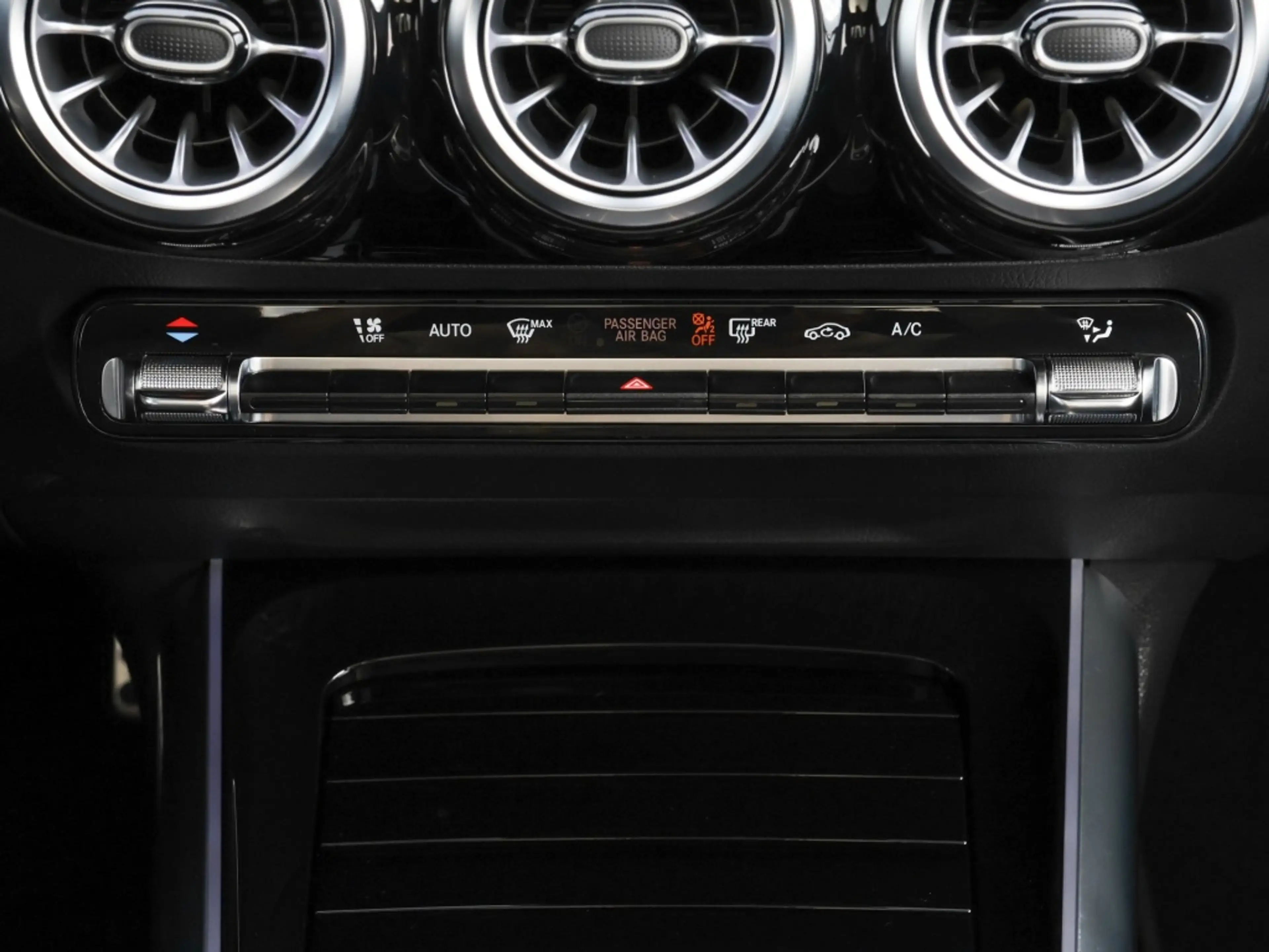 Mercedes-Benz GLA 220 d 4MATIC AMG-Sport+Pano+Distr+MLB+Night — photo 11