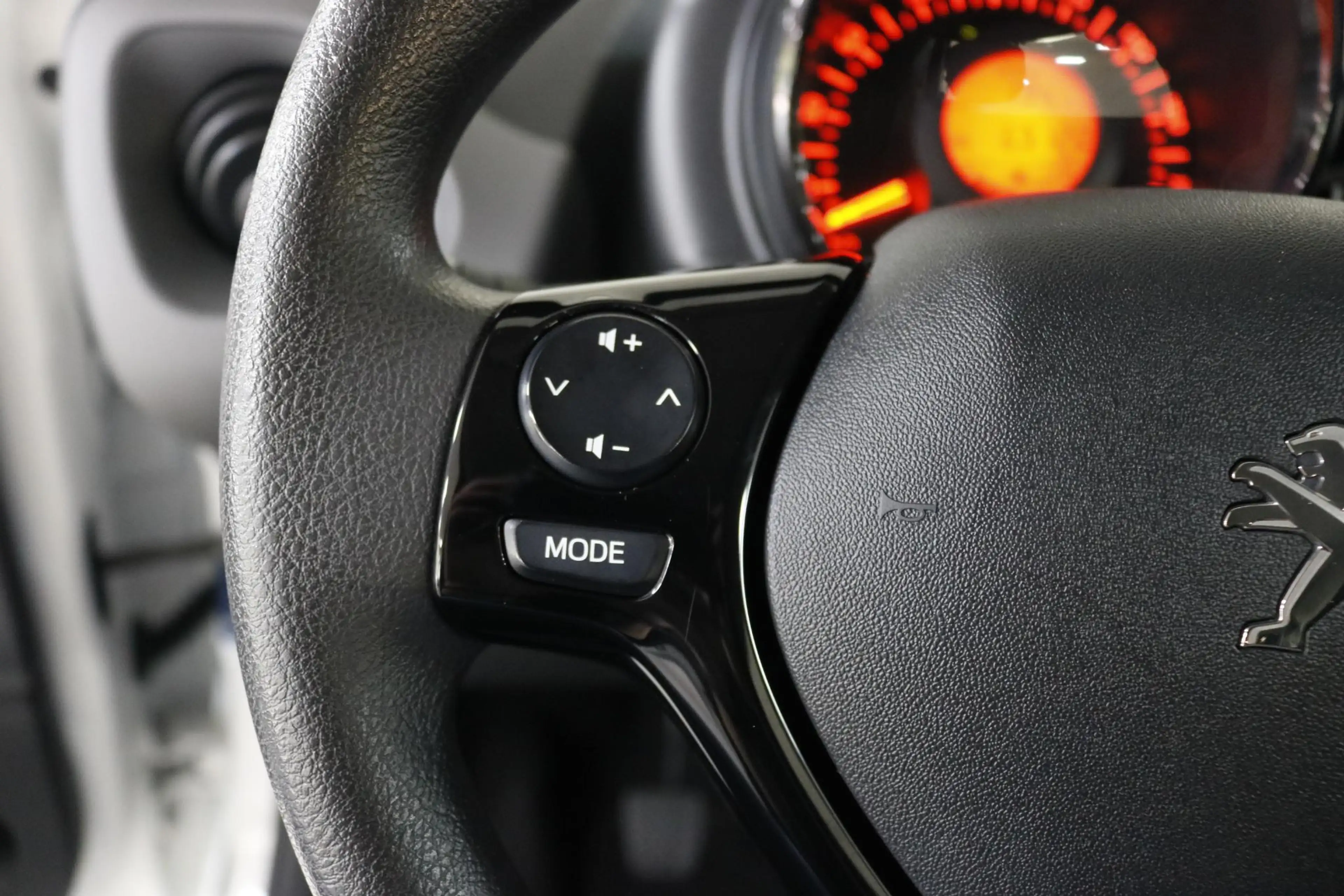 Peugeot 108 1.0 e-VTi Active. Airco | Bluetooth | Org. NL | El — photo 15