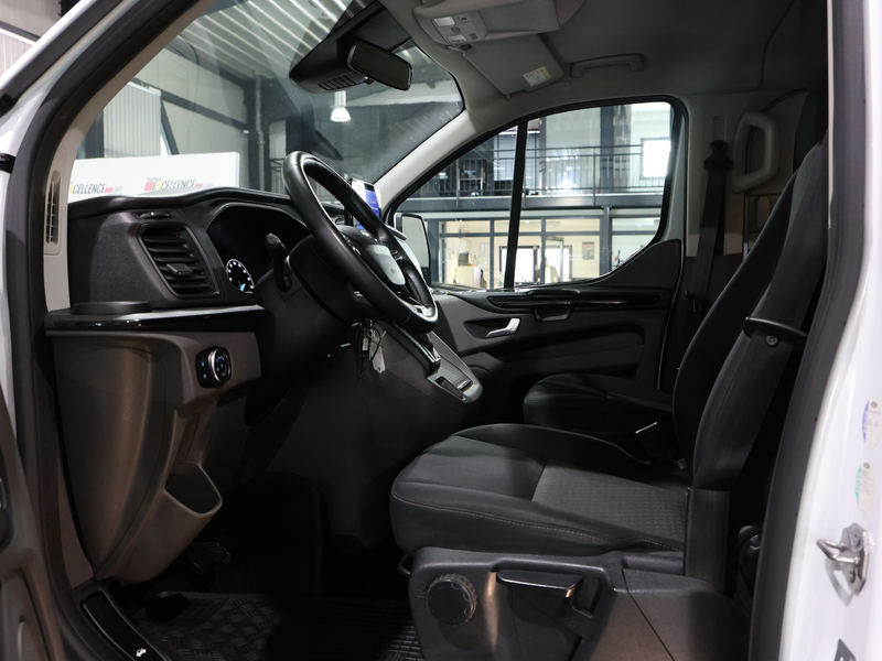 Ford Tourneo Custom 2.0 TDCI 320 L1 / 8-SITZER / NAVI — photo 10