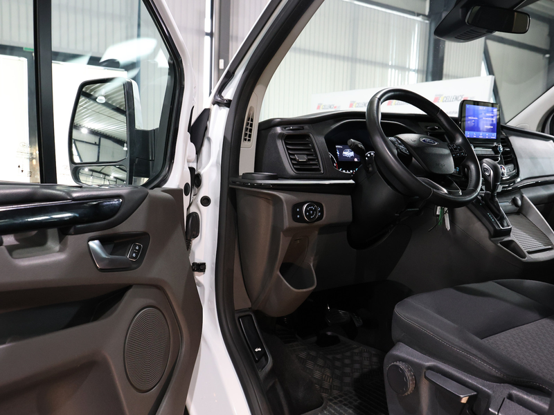 Ford Tourneo Custom 2.0 TDCI 320 L1 / 8-SITZER / NAVI — photo 9