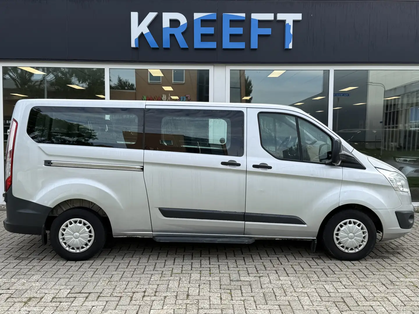 Ford Transit Custom 300 2.2 TDCI L2H1 Trend 9 Persoons Gris - 1