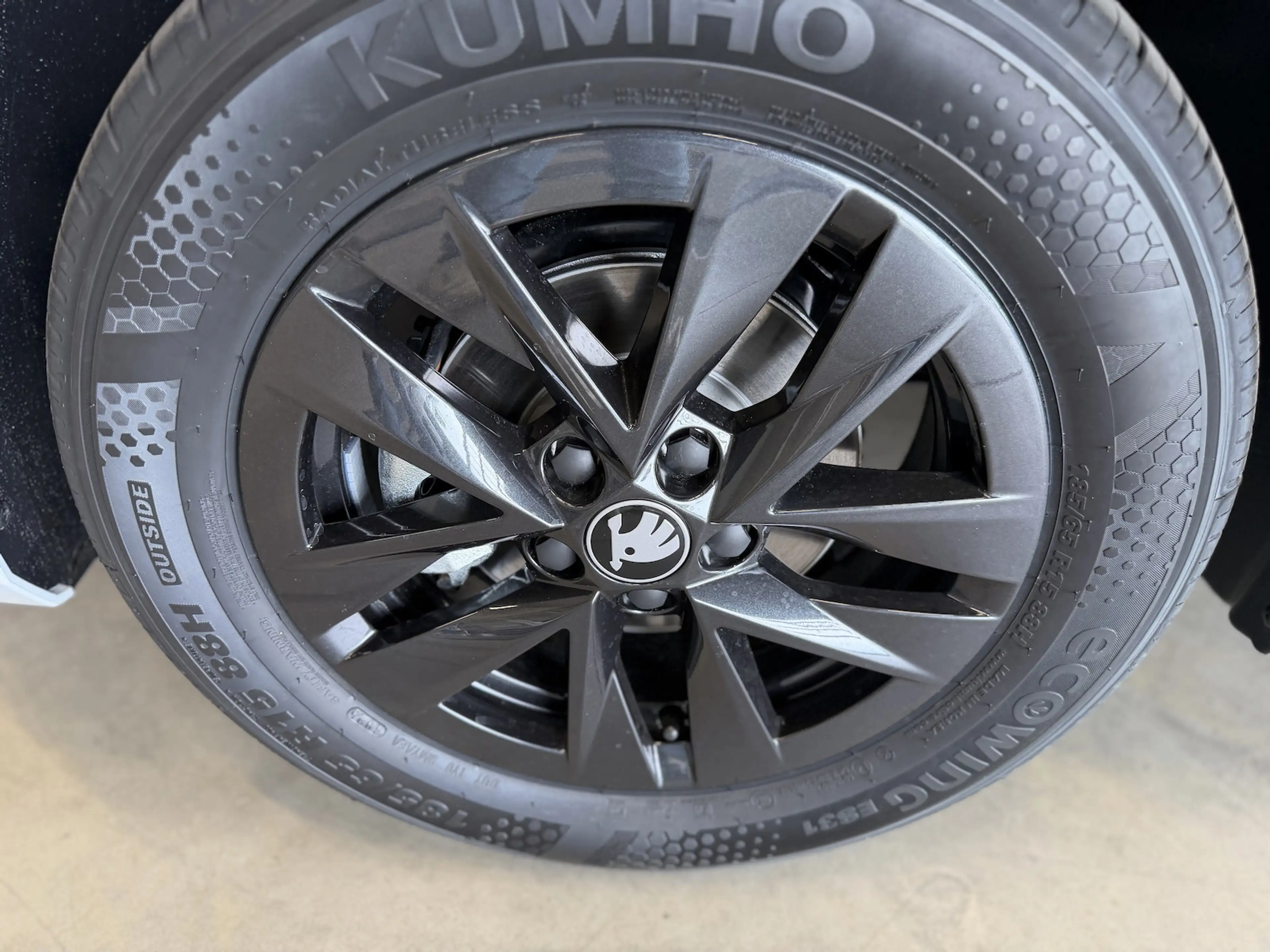 Skoda Fabia 1.0TSI Classic SHZ Kamera Alu 5J.Ga. HAGEL — photo 3