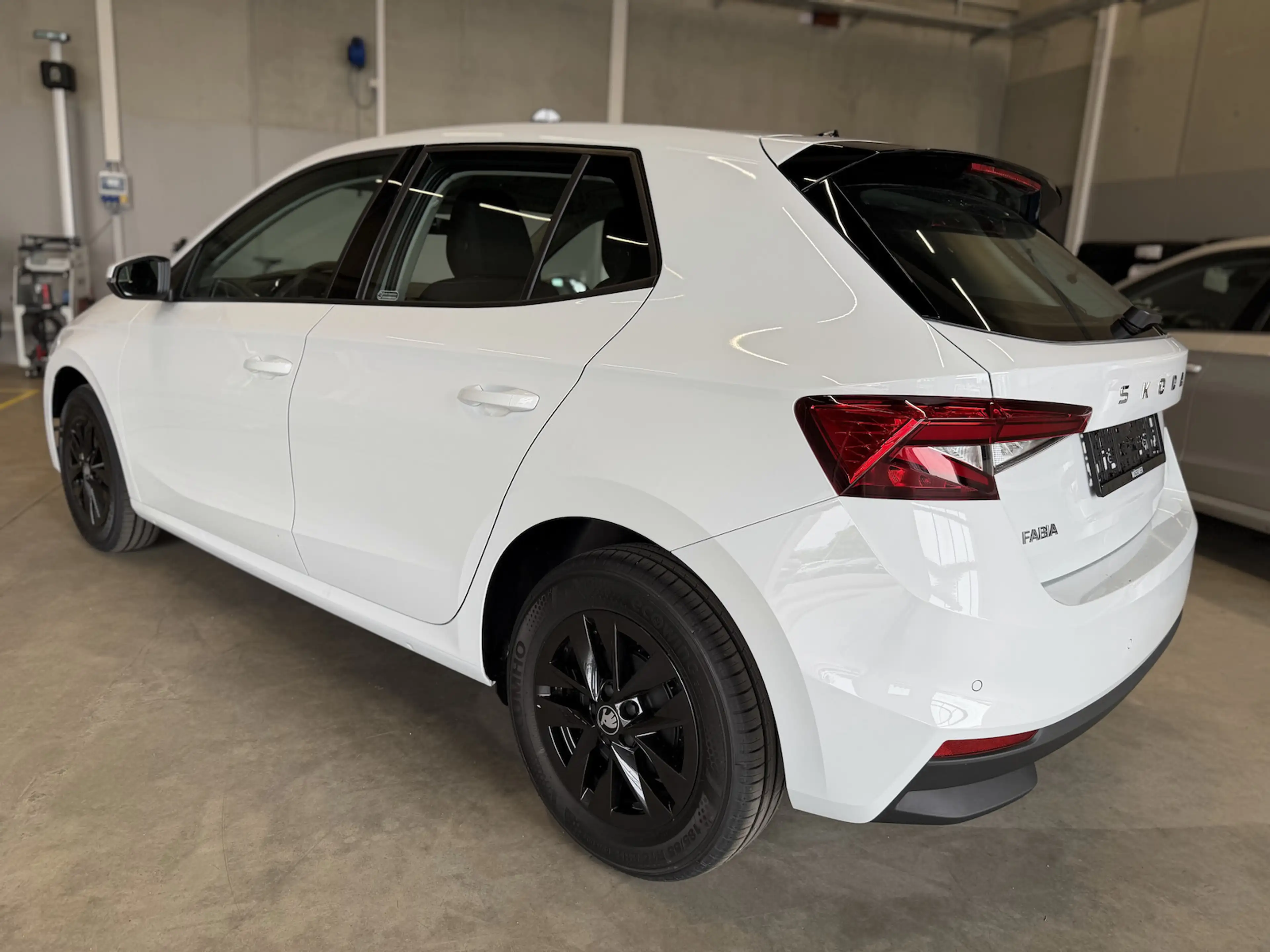Skoda Fabia 1.0TSI Classic SHZ Kamera Alu 5J.Ga. HAGEL — photo 4
