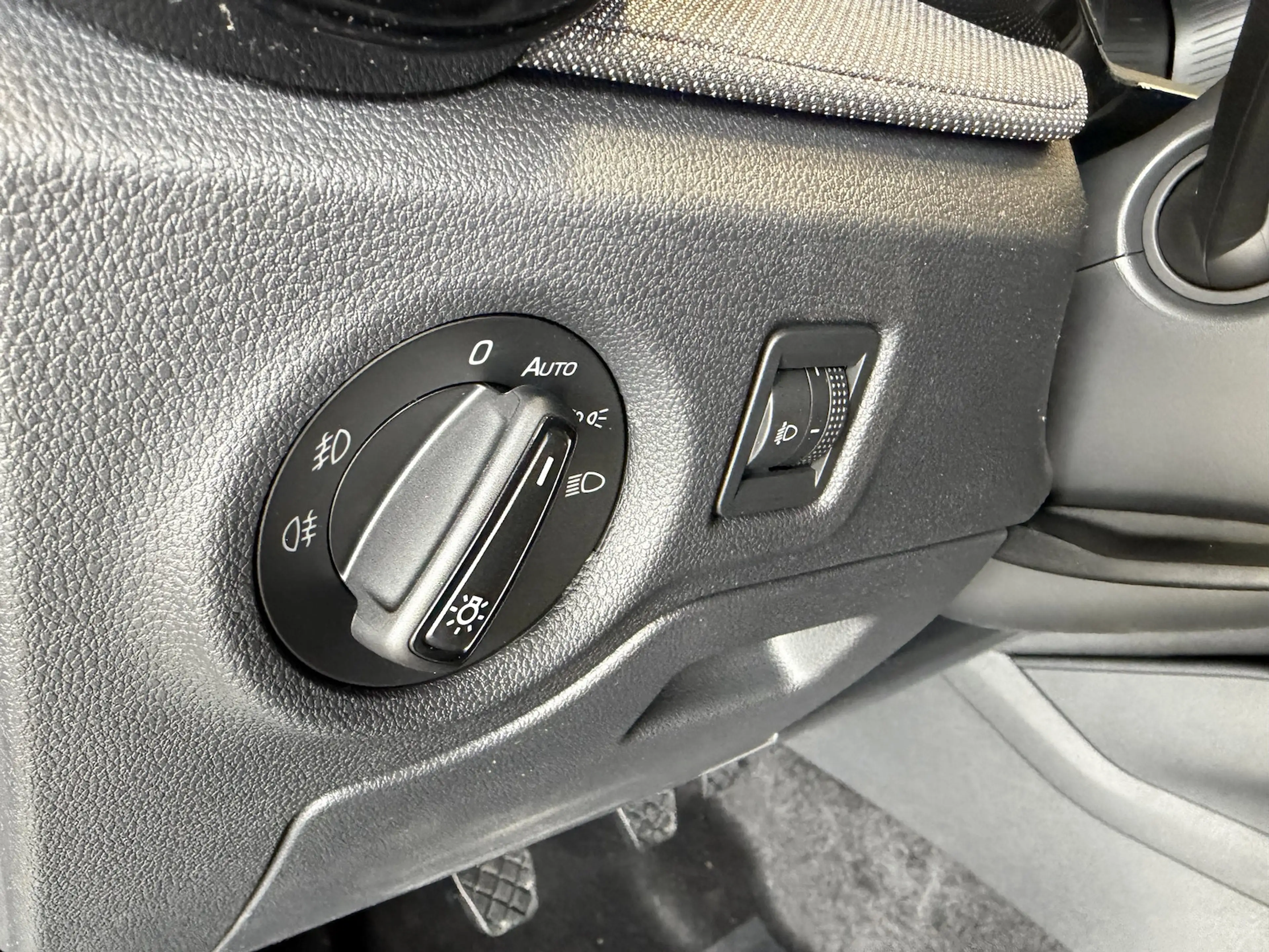 Skoda Fabia 1.0TSI Classic SHZ Kamera Alu 5J.Ga. HAGEL — photo 9