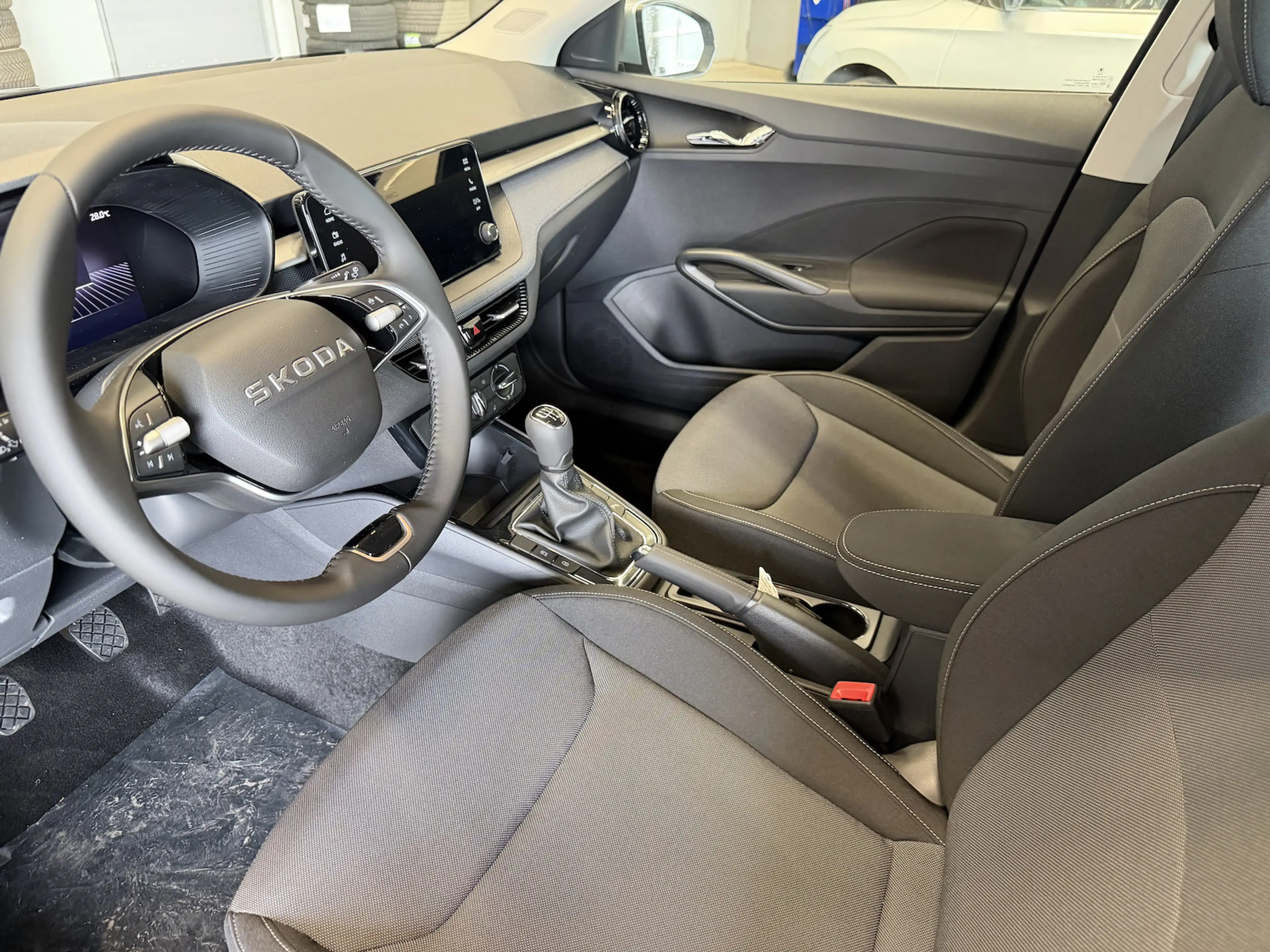 Skoda Fabia 1.0TSI Classic SHZ Kamera Alu 5J.Ga. HAGEL — photo 6