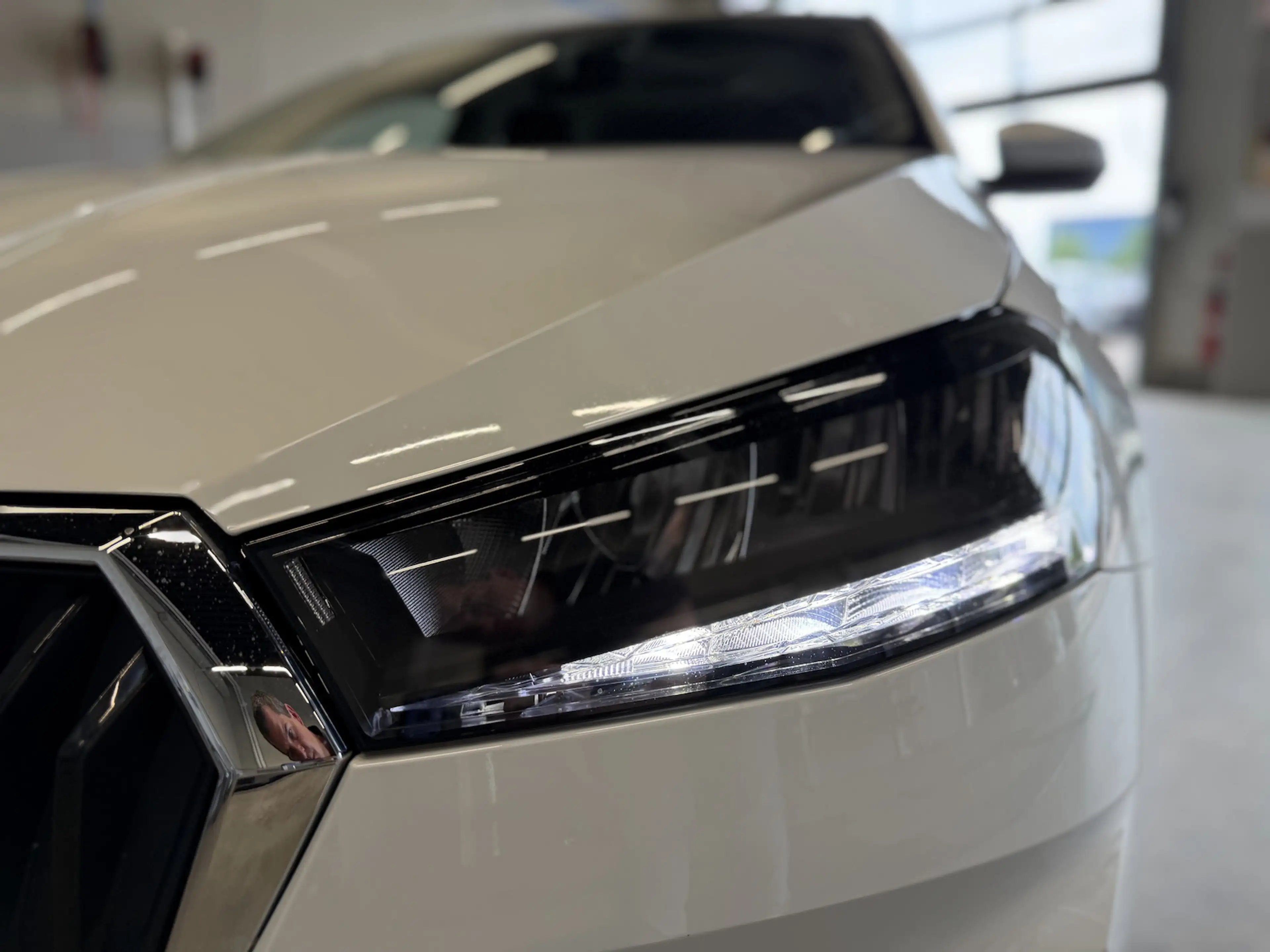 Skoda Fabia 1.0TSI Classic SHZ Kamera Alu 5J.Ga. HAGEL — photo 2