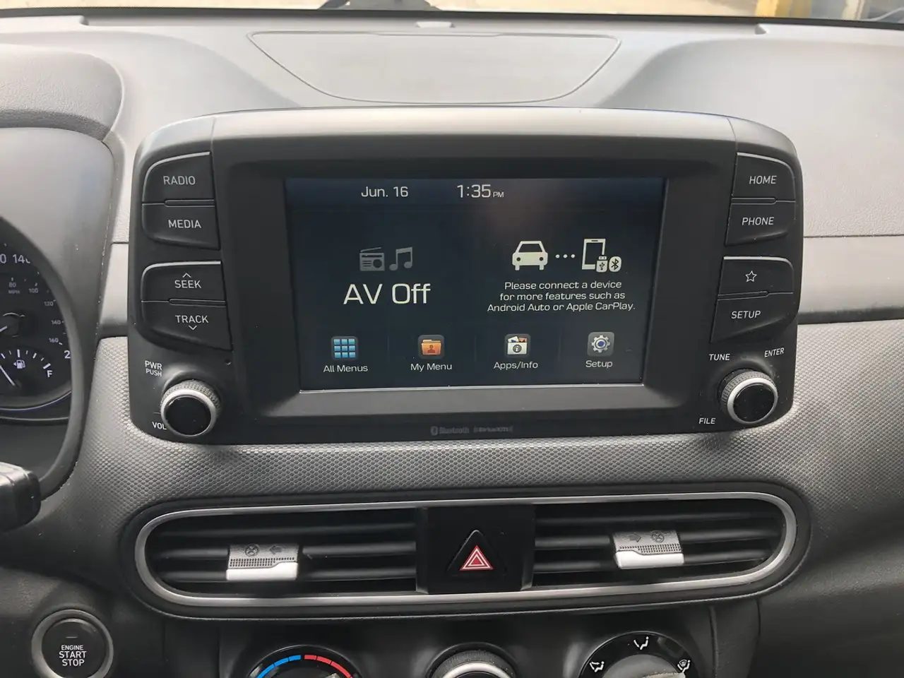 Hyundai KONA снимка Hyundai KONA