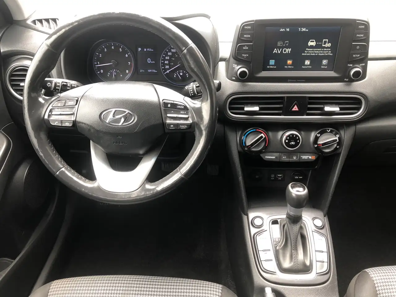 Hyundai KONA снимка Hyundai KONA
