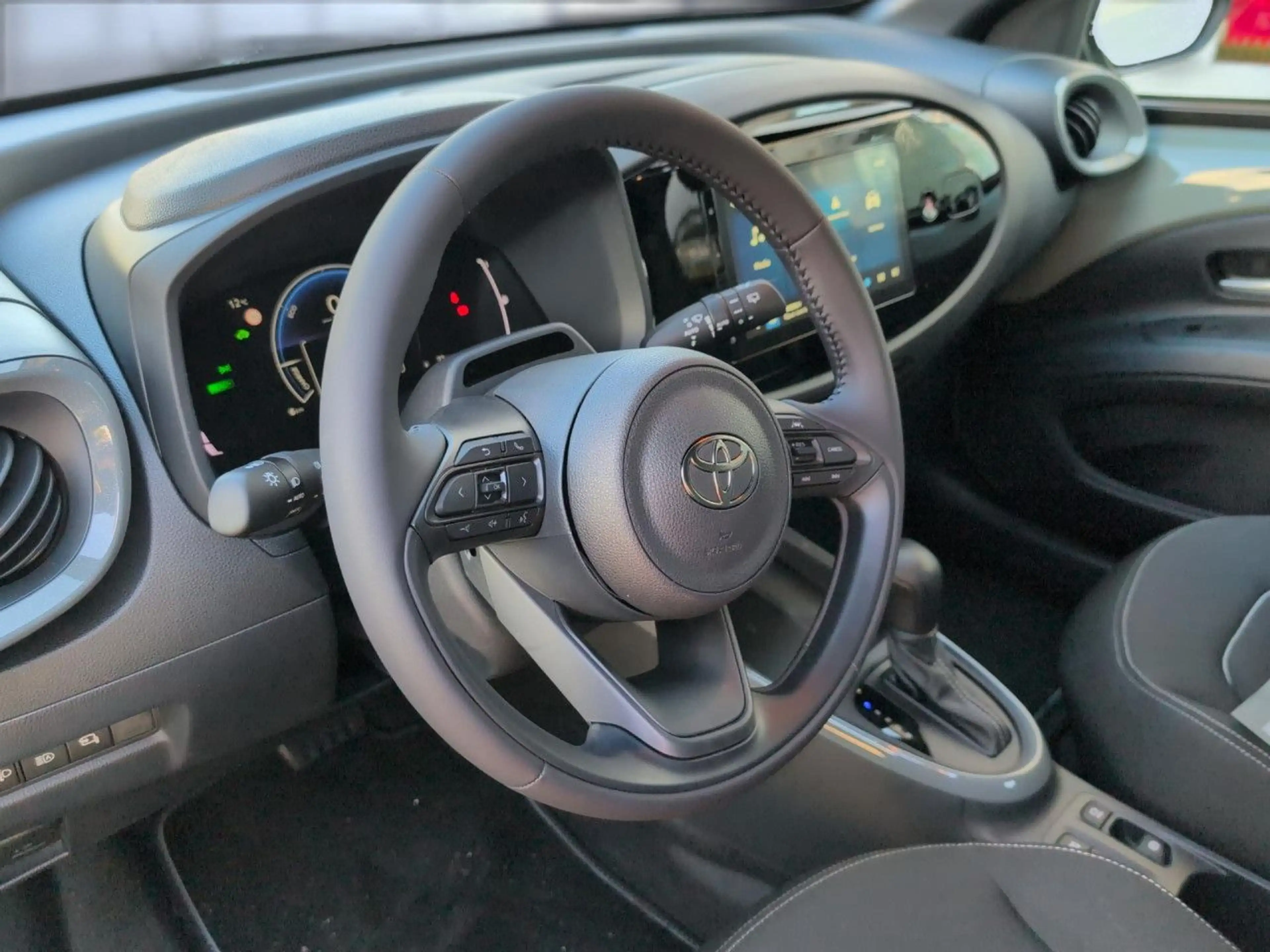 Toyota Aygo X Hybrid Teamplayer LED Klima Einparkhilfe — photo 14
