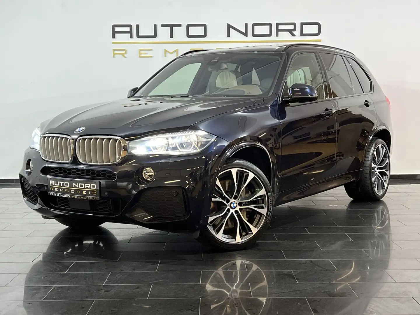 BMW X5 xDrive50i*M-Paket*AHK*Pano*H&K*LED*Soft-Close Schwarz - 1