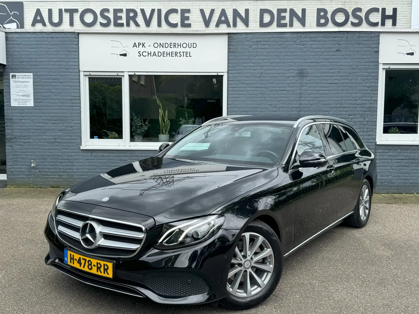 Mercedes-Benz E 200 200 Prestige Zwart - 1