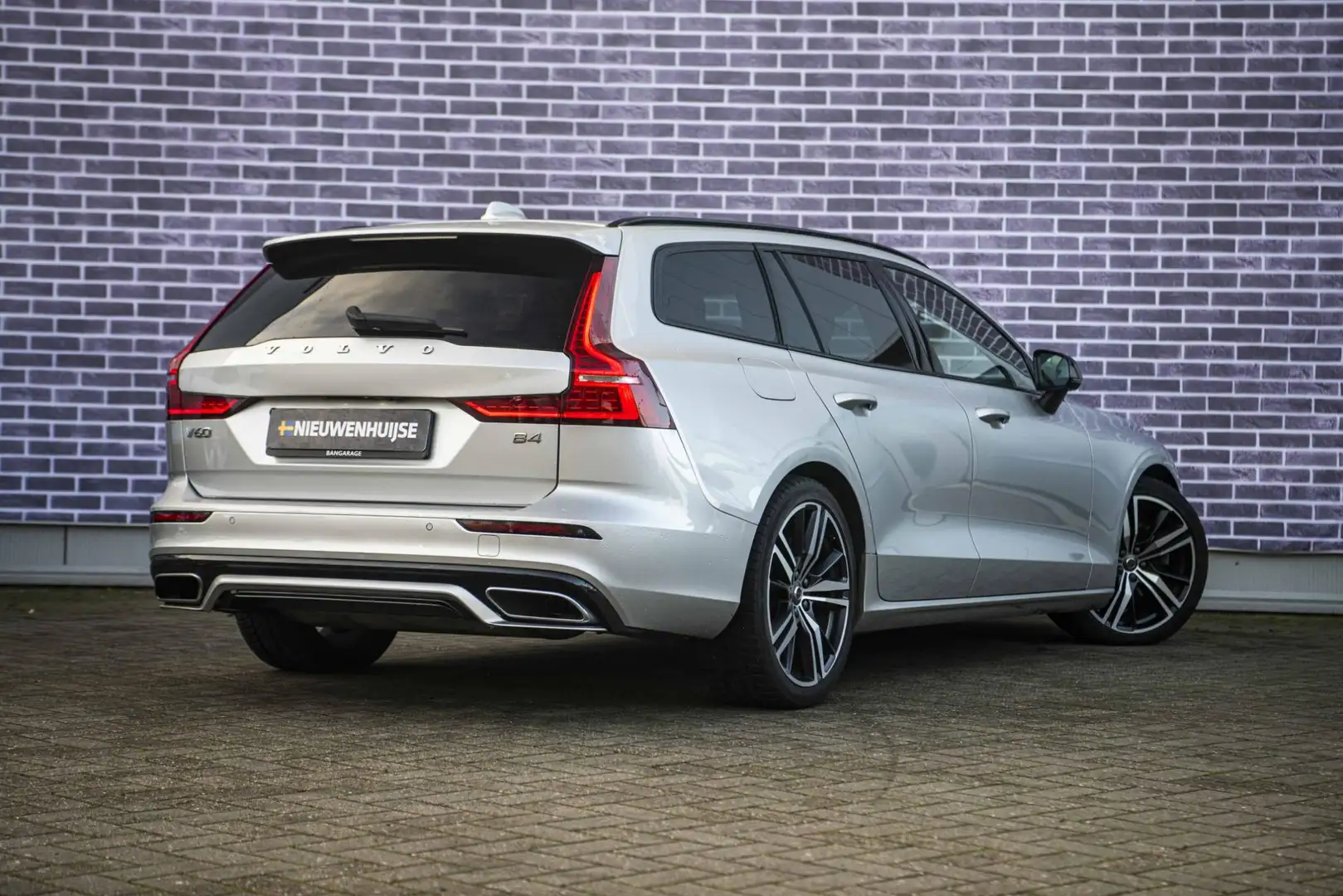 Volvo V60 2.0 B4 R-Design | Trekhaak | Panoramadak | Standka Gris - 2