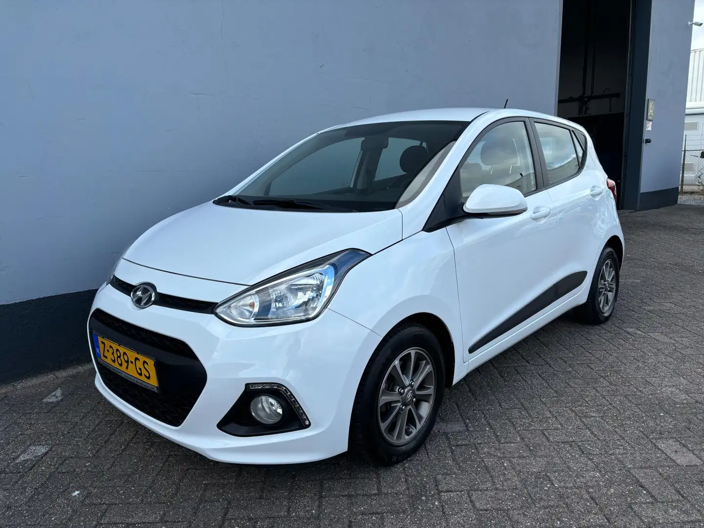 Hyundai i10 1.0i i-Motion Premium 5-Deurs - Climate Control Wit - 1