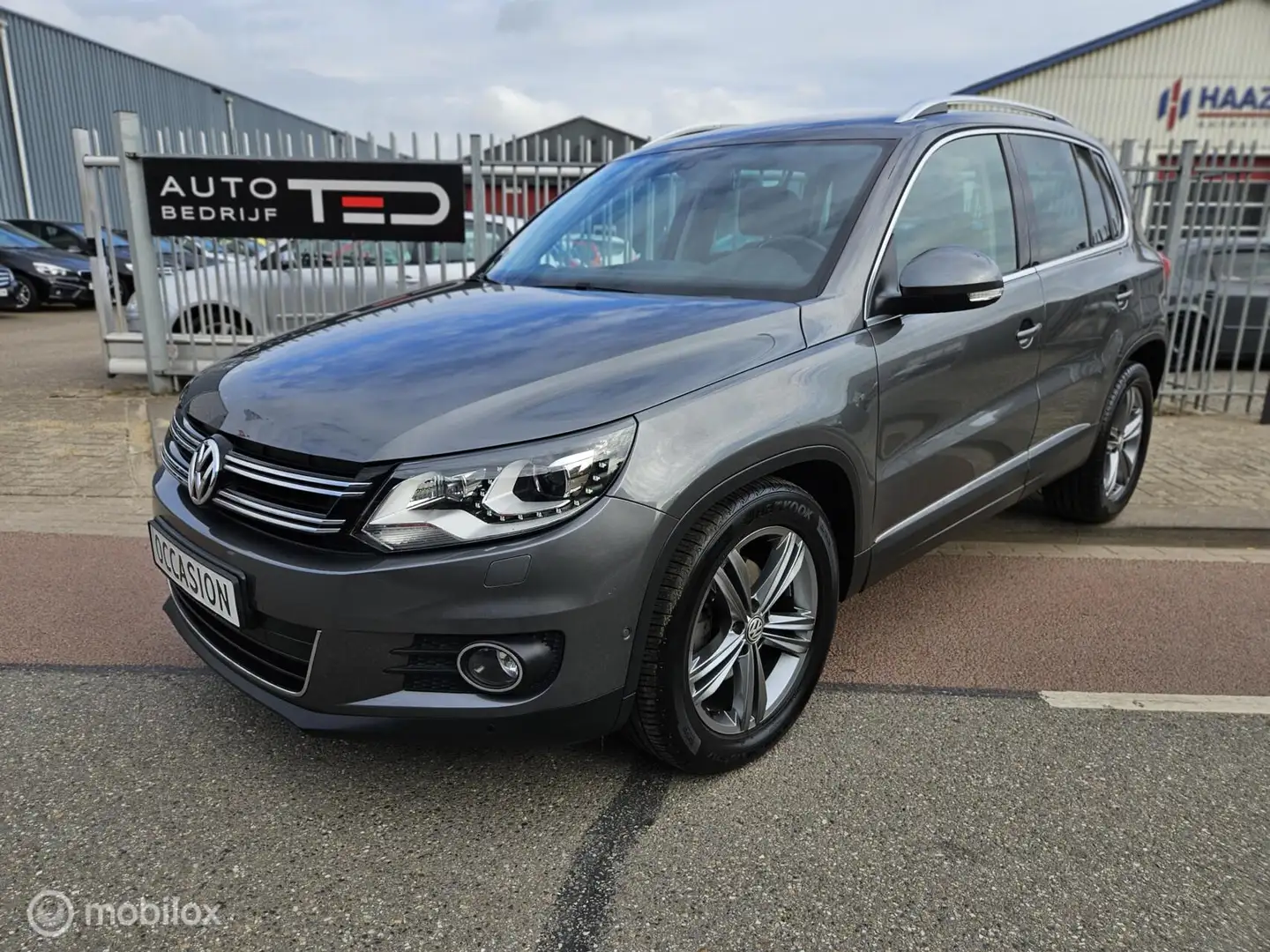 Volkswagen Tiguan 1.4 TSI R-Line Edition Trekhaak Automaat Grijs - 1