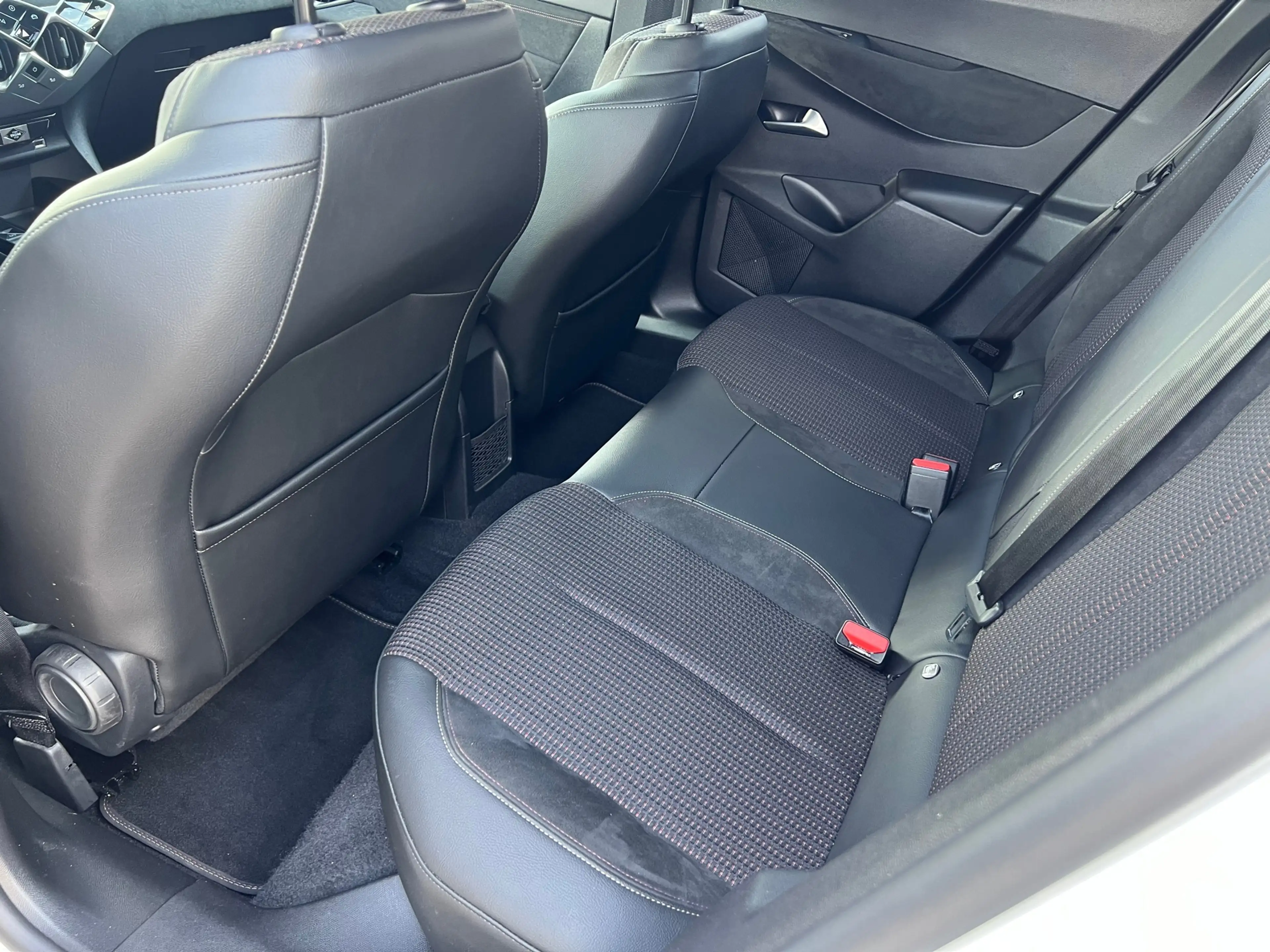 DS Automobiles DS 3 E-Tense Performance Line+ 50kwh Navi-Camera-Keyles — photo 12