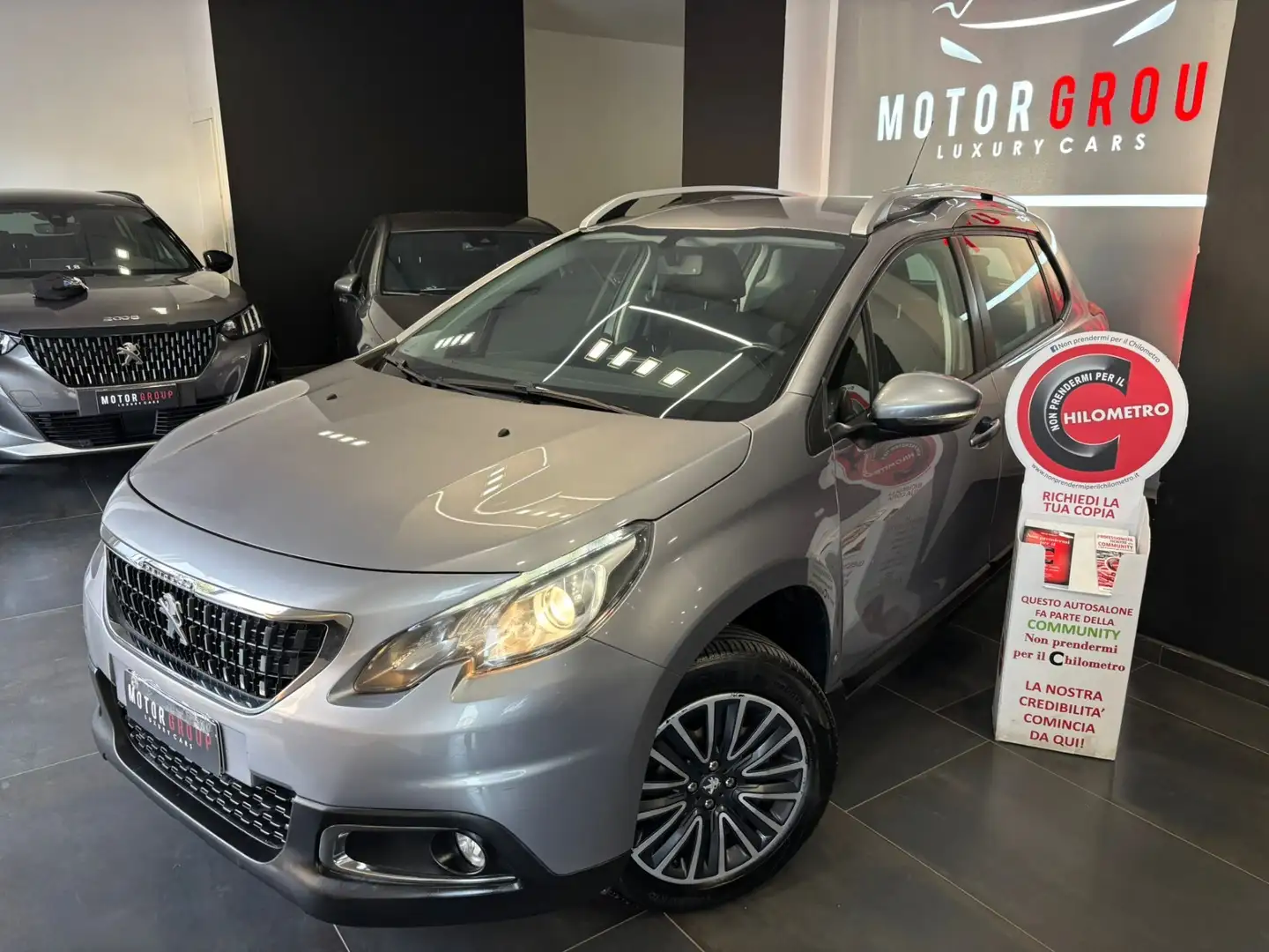 Peugeot 2008 BlueHDi 100 Allure Grau - 1