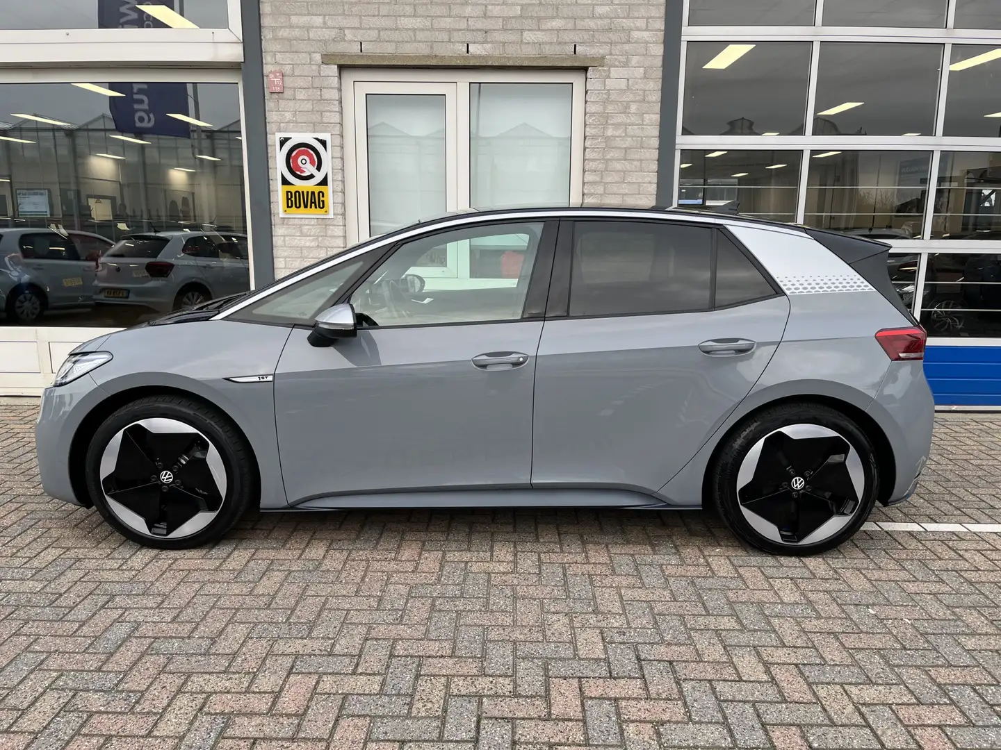 Volkswagen ID.3 First Max 58 kWh / PANO/ CAMERA/ PARK. SENSOREN/ H Gris - 2