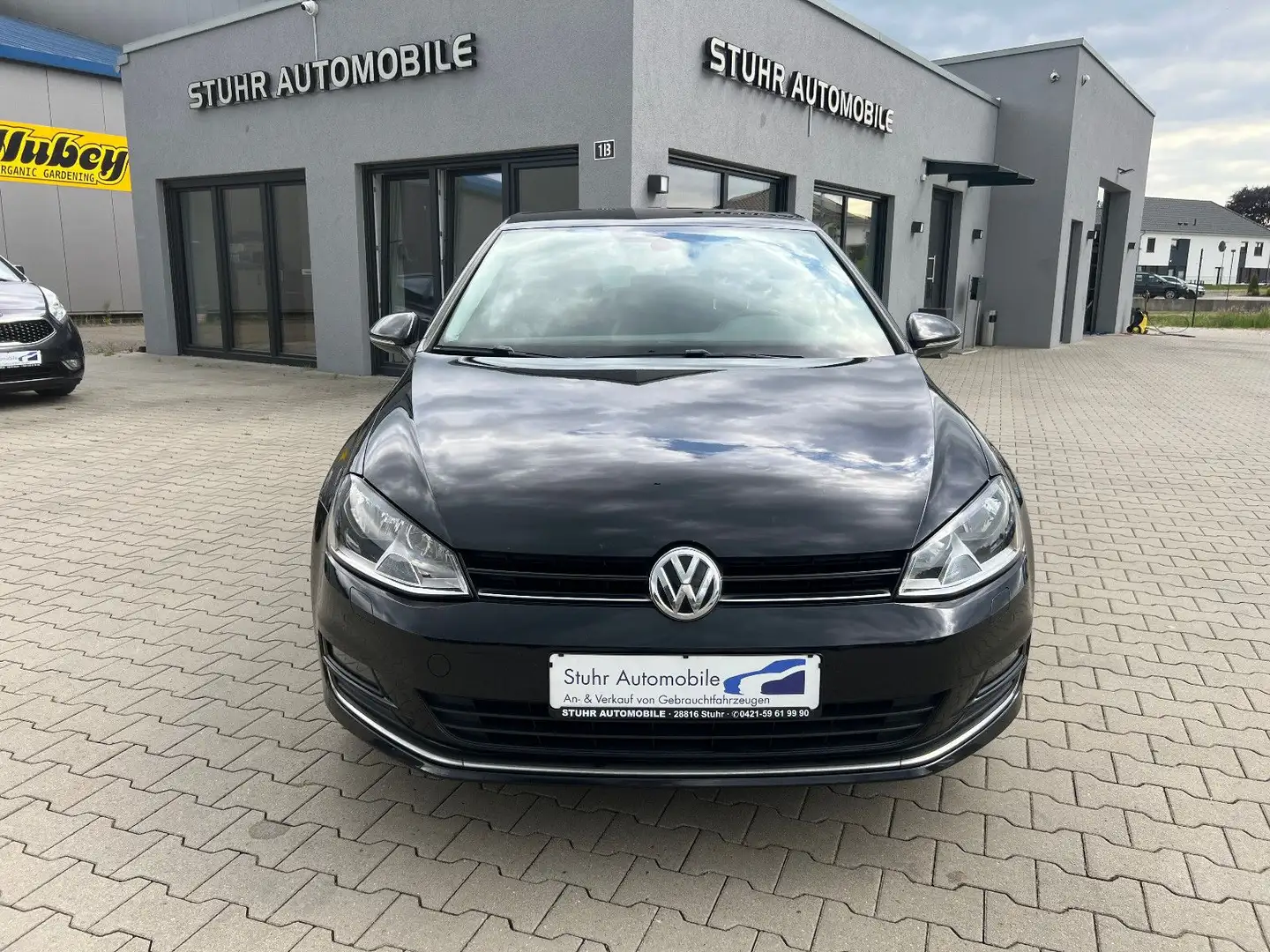 Volkswagen Golf VII Lim. Lounge Aut. Navi Kamera PDC SHZ Schwarz - 2