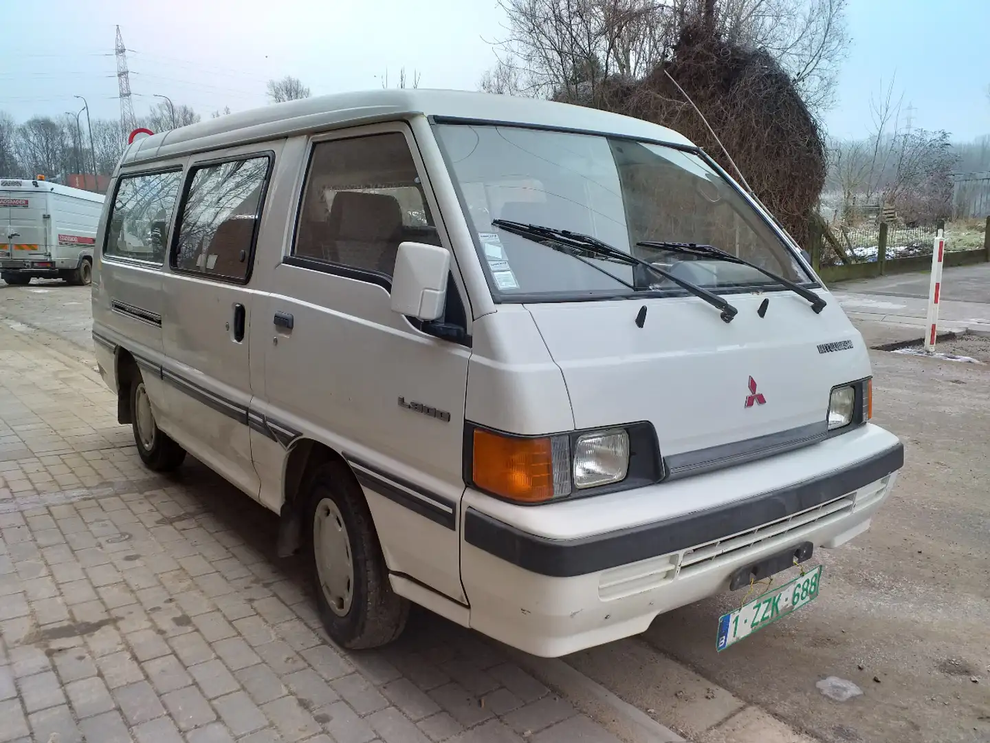 Mitsubishi L300 long chassis  - Blanc - 1