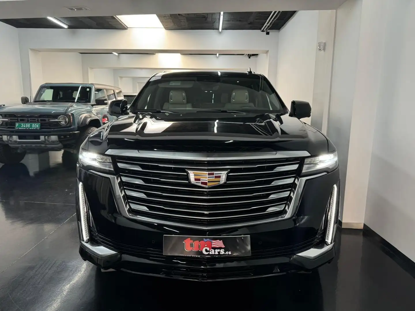 Cadillac Escalade V8 Premium Luxury Zwart - 1