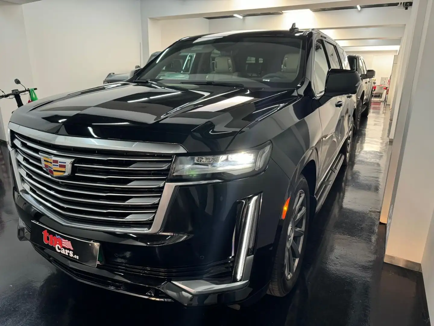 Cadillac Escalade V8 Premium Luxury Noir - 2
