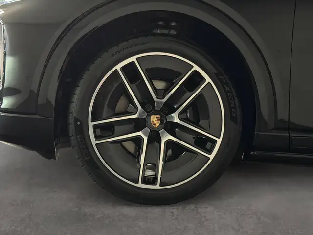 Porsche Cayenne view 9