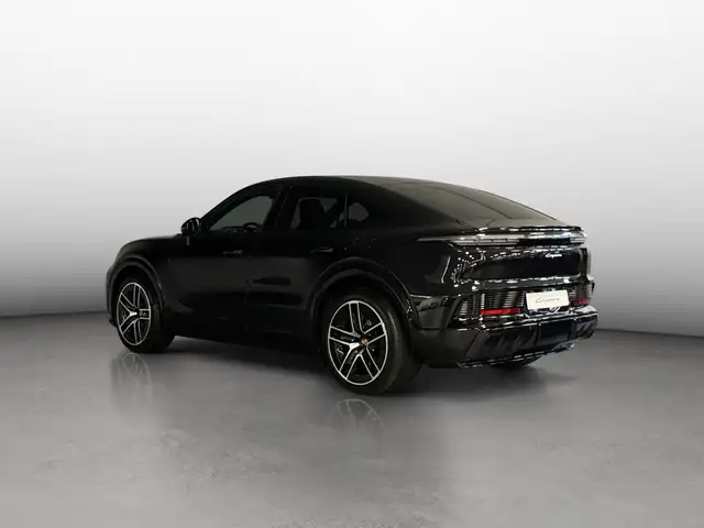Porsche Cayenne view 3