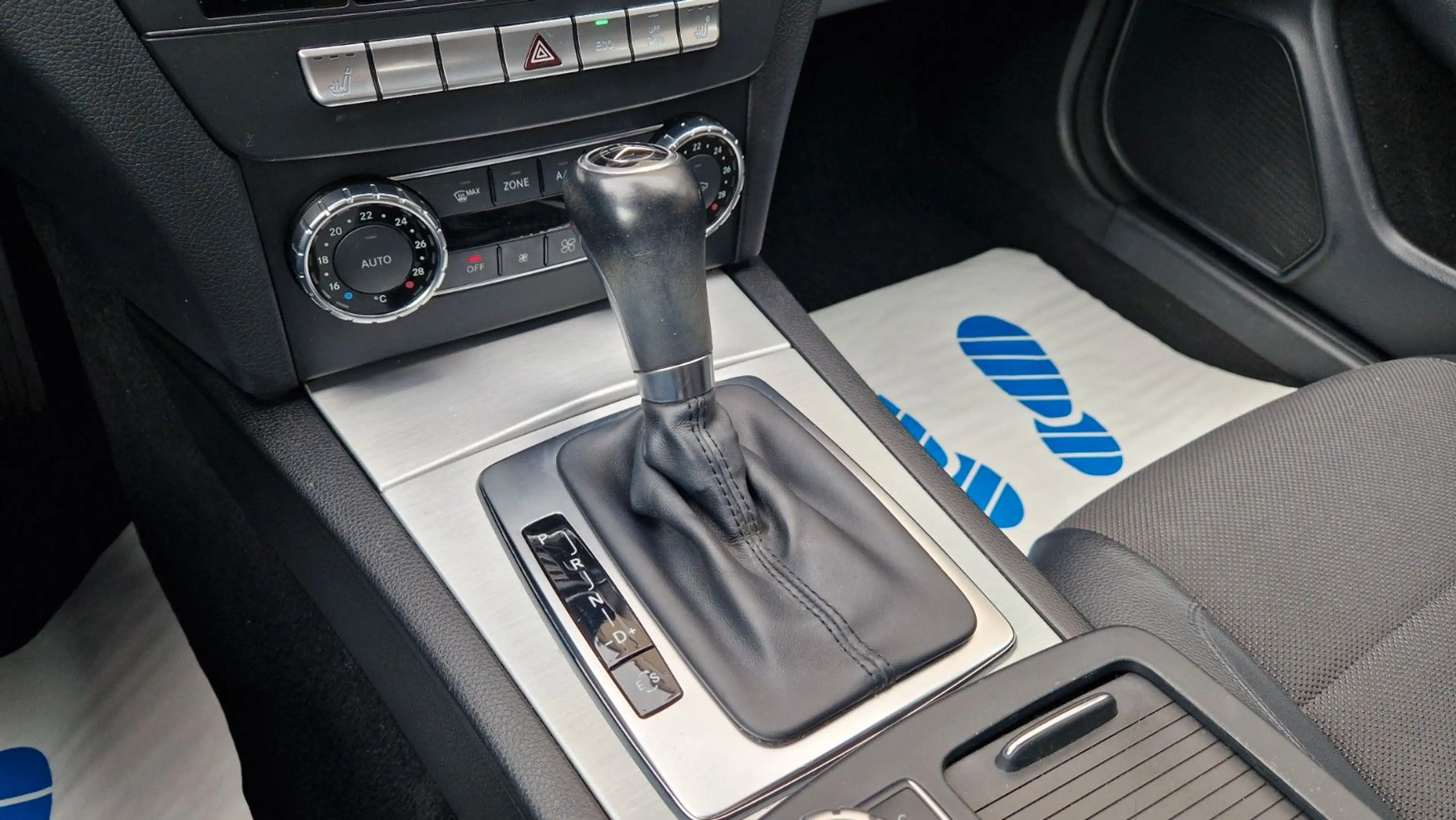 Mercedes-Benz C 180 C -Klasse Coupe C 180 CGI BlueEfficiency — photo 13