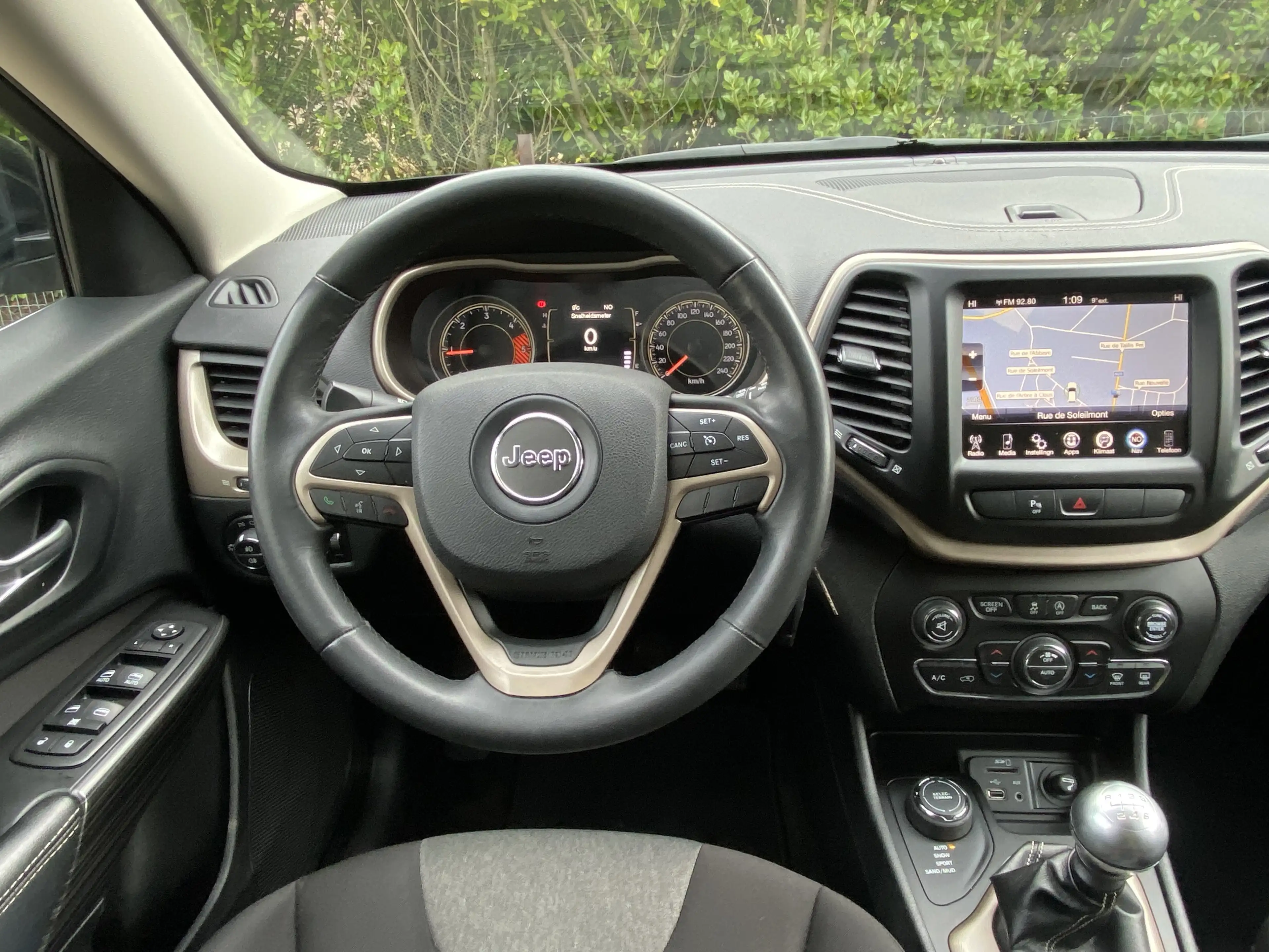 Jeep Cherokee 2.0 MJD 4WD Longitude / NAVI / CARNET / GARANTIE! — photo 12