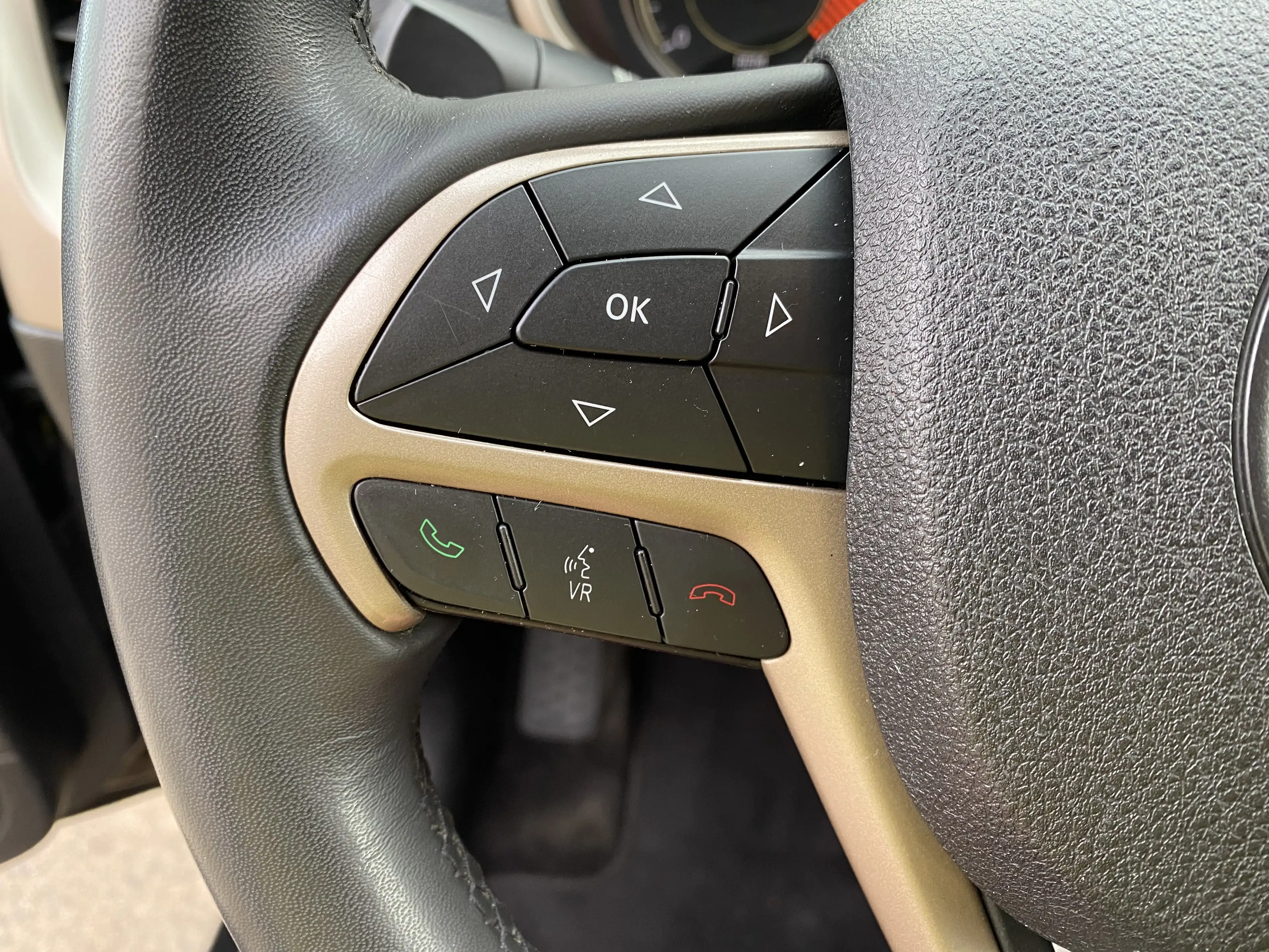 Jeep Cherokee 2.0 MJD 4WD Longitude / NAVI / CARNET / GARANTIE! — photo 15