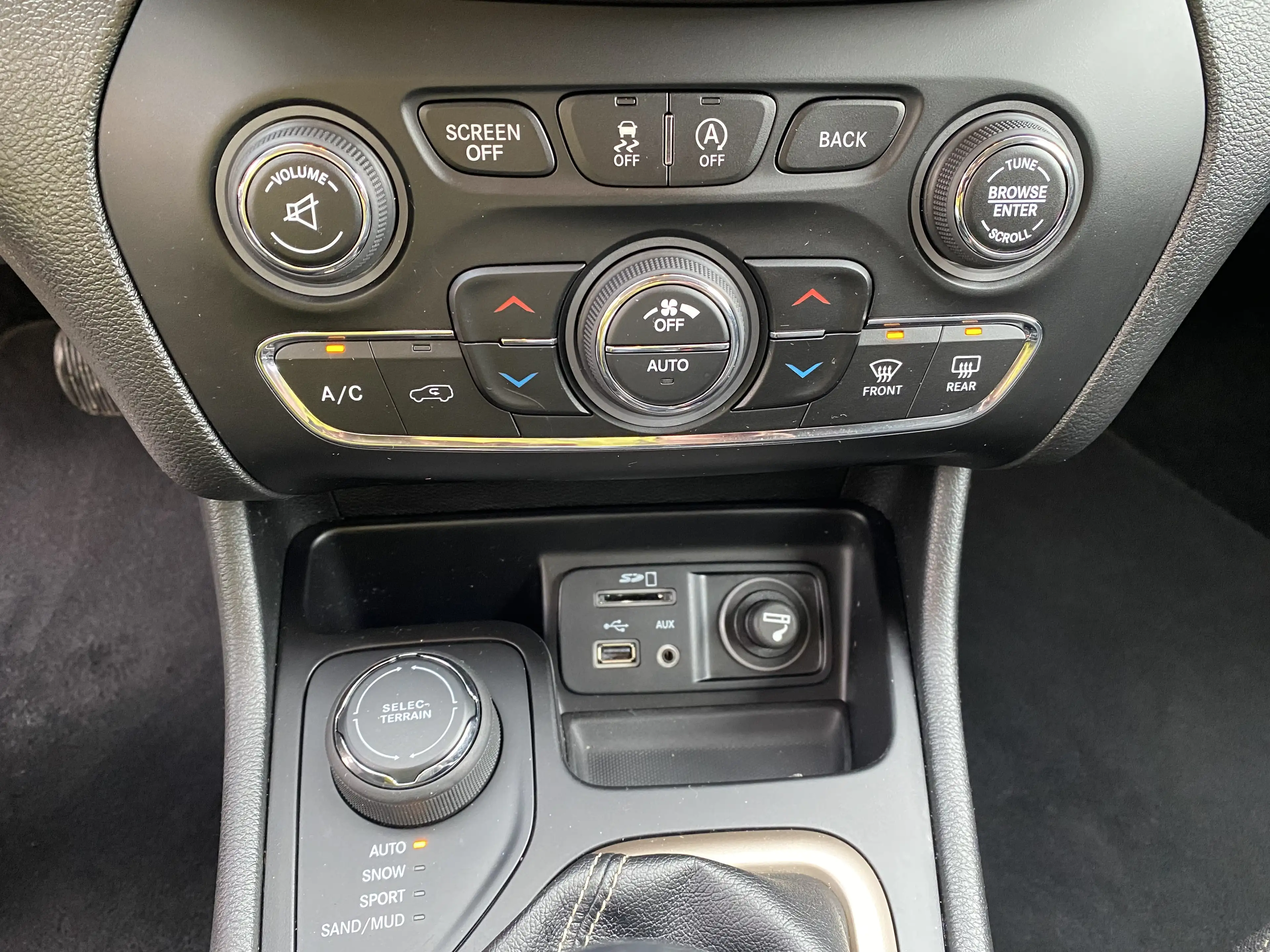 Jeep Cherokee 2.0 MJD 4WD Longitude / NAVI / CARNET / GARANTIE! — photo 14