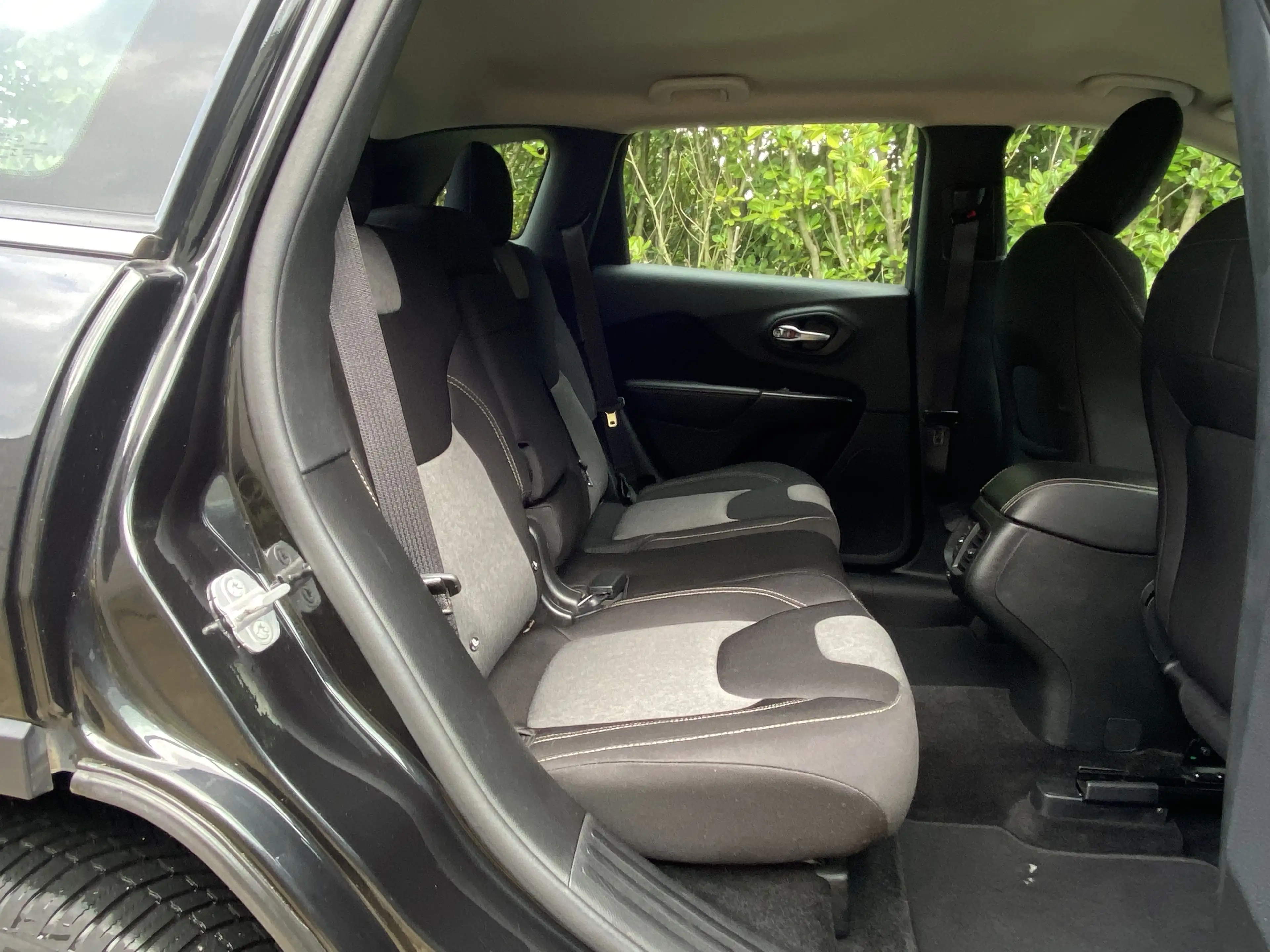Jeep Cherokee 2.0 MJD 4WD Longitude / NAVI / CARNET / GARANTIE! — photo 11