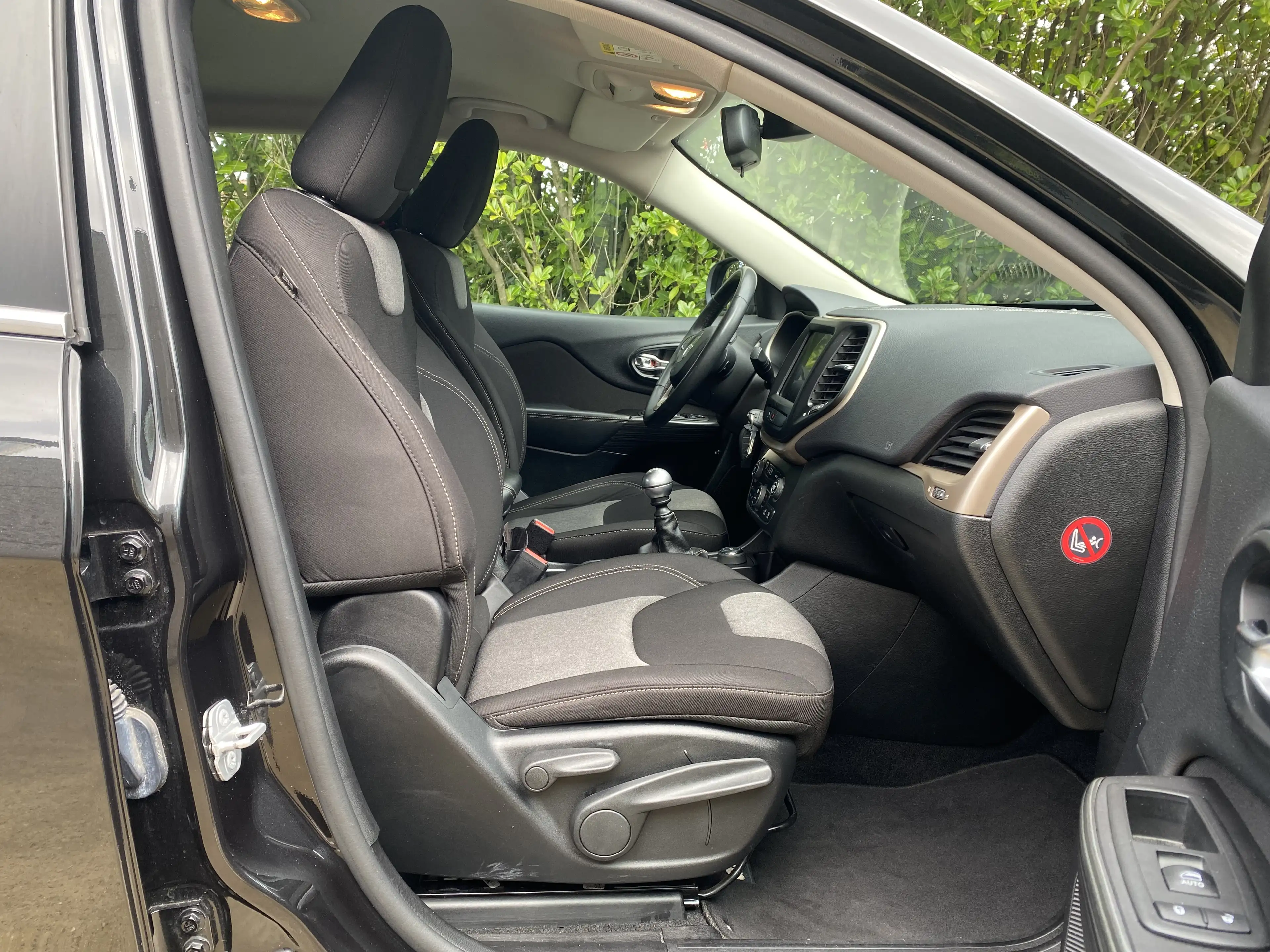 Jeep Cherokee 2.0 MJD 4WD Longitude / NAVI / CARNET / GARANTIE! — photo 10