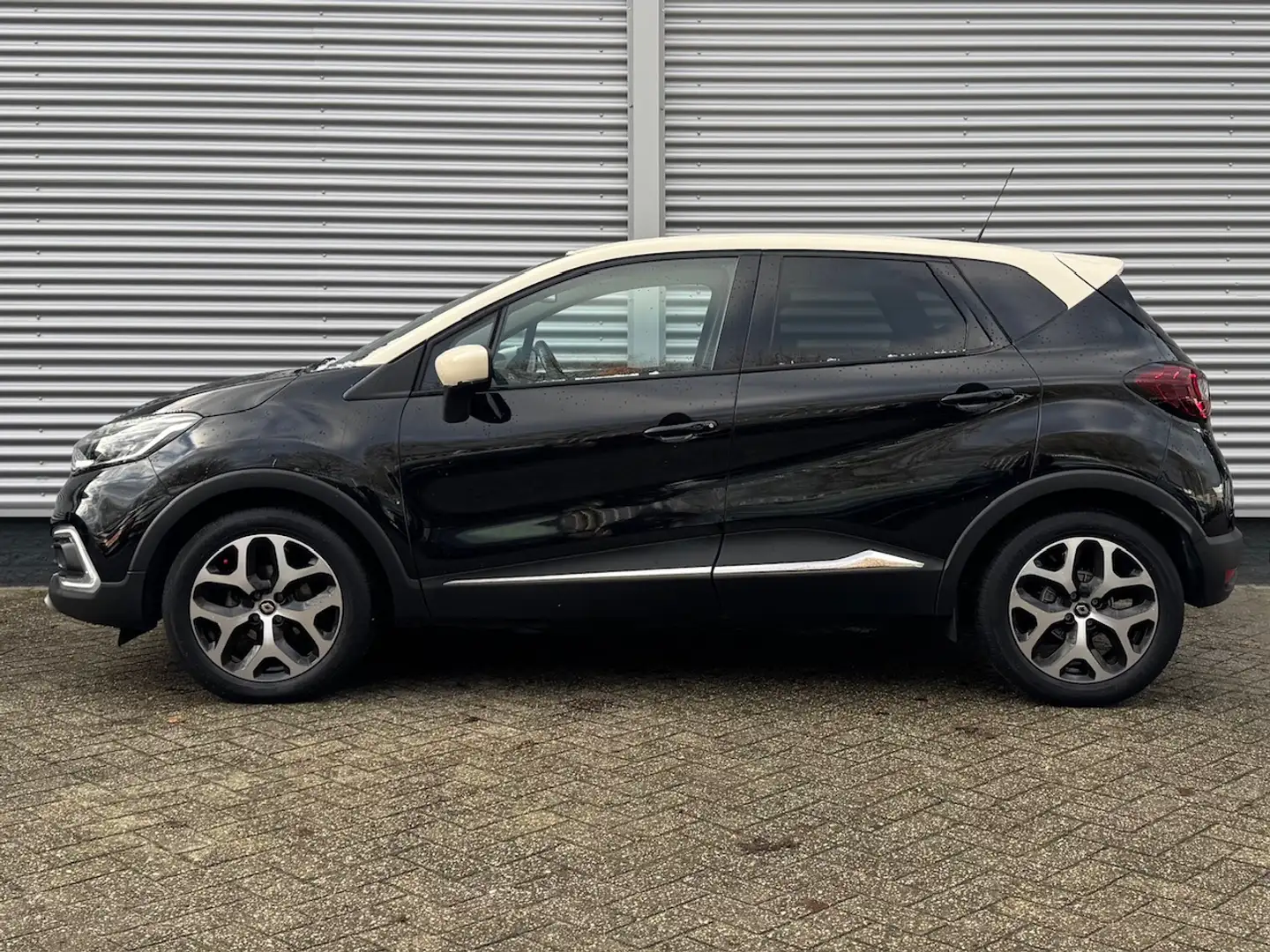 Renault Captur TCe 90pk Intens I Trekhaak 1200KG I Camera I LED I Zwart - 2