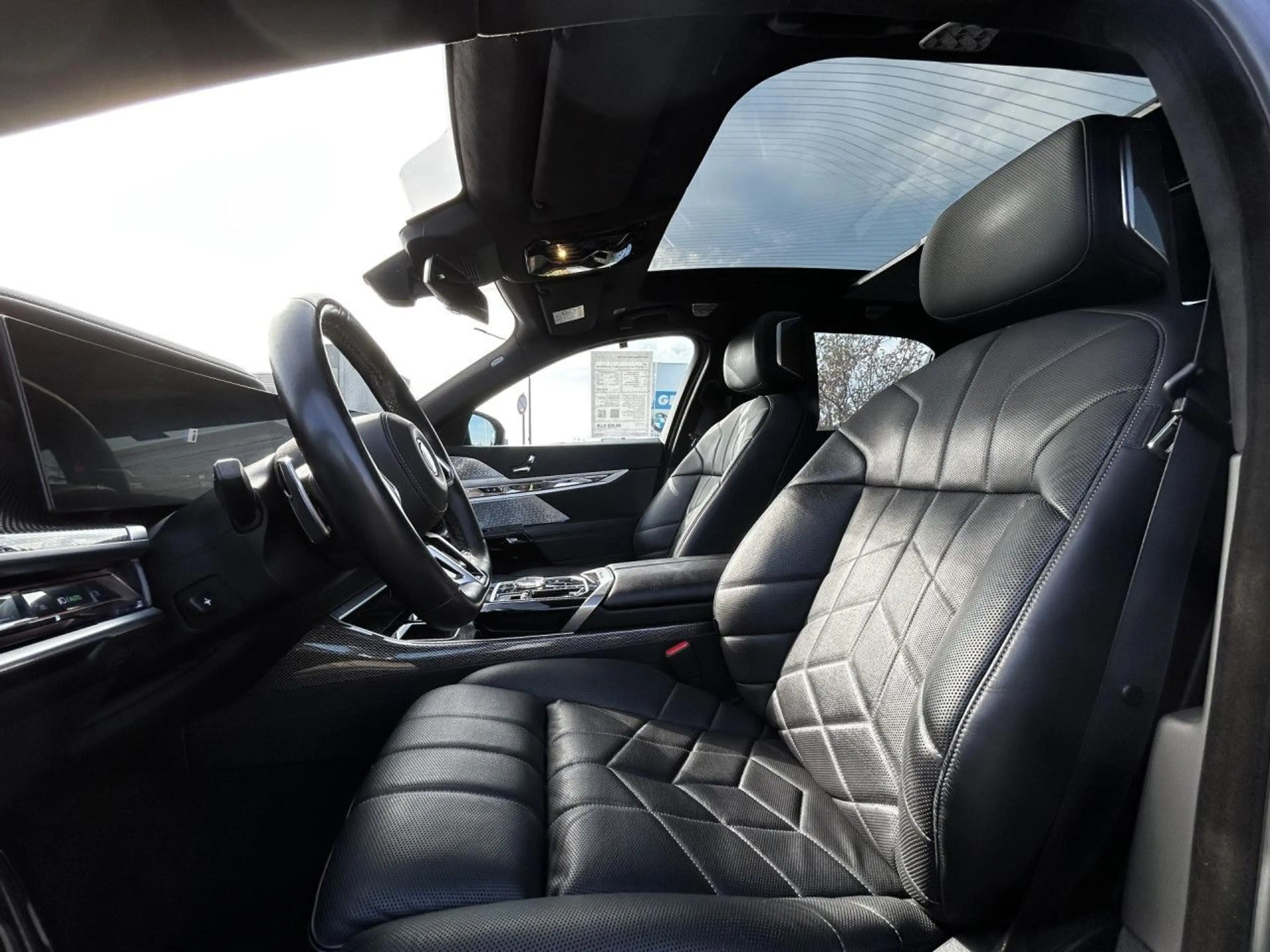 BMW i7 x60 M Pro 2-Tone Kristall Sky TV eh-UVP201489 — photo 10