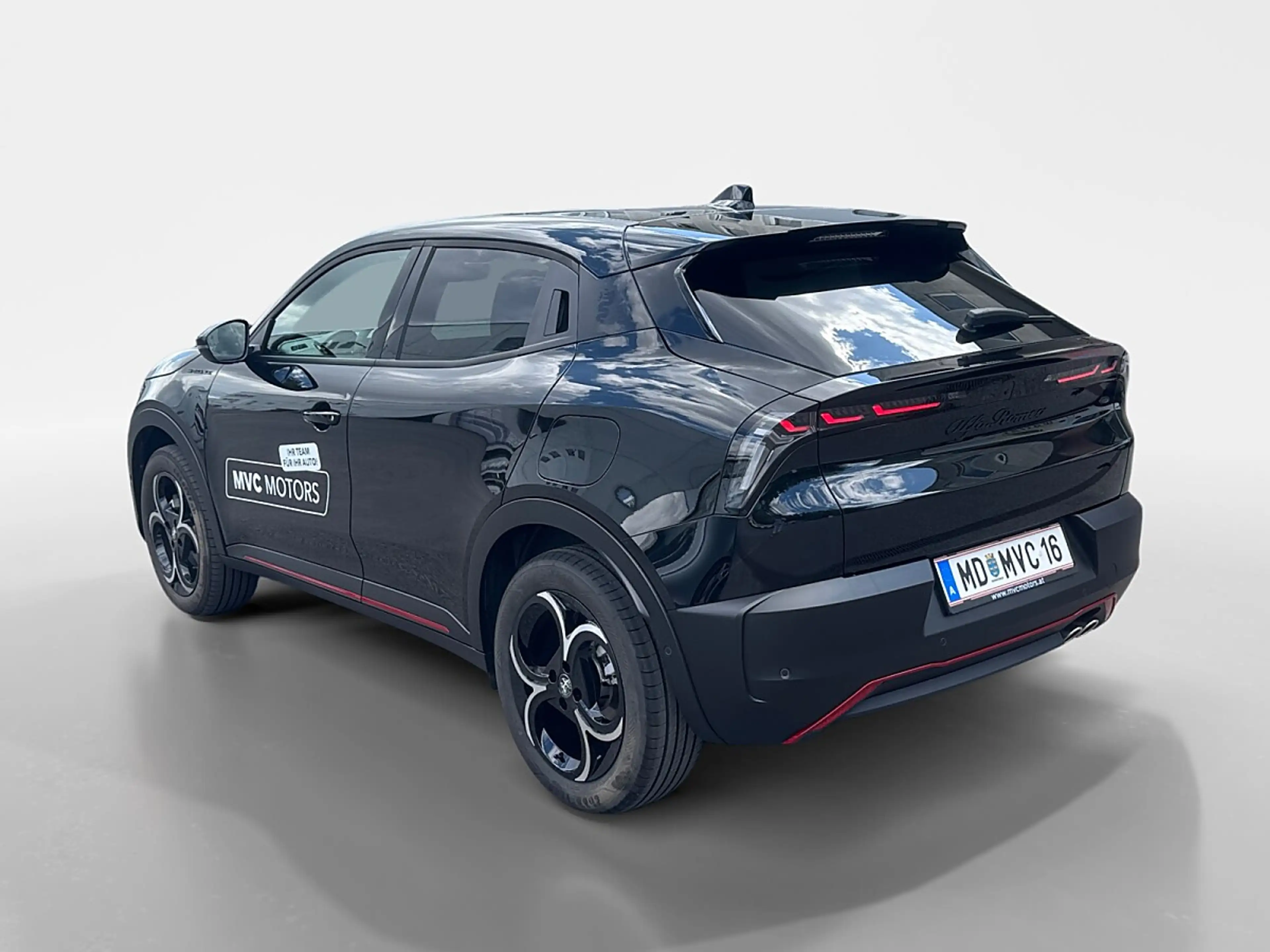 Alfa Romeo Junior 1.2 MHEV 100kW Speciale e-DCT6 Ibrid Automatik — photo 3