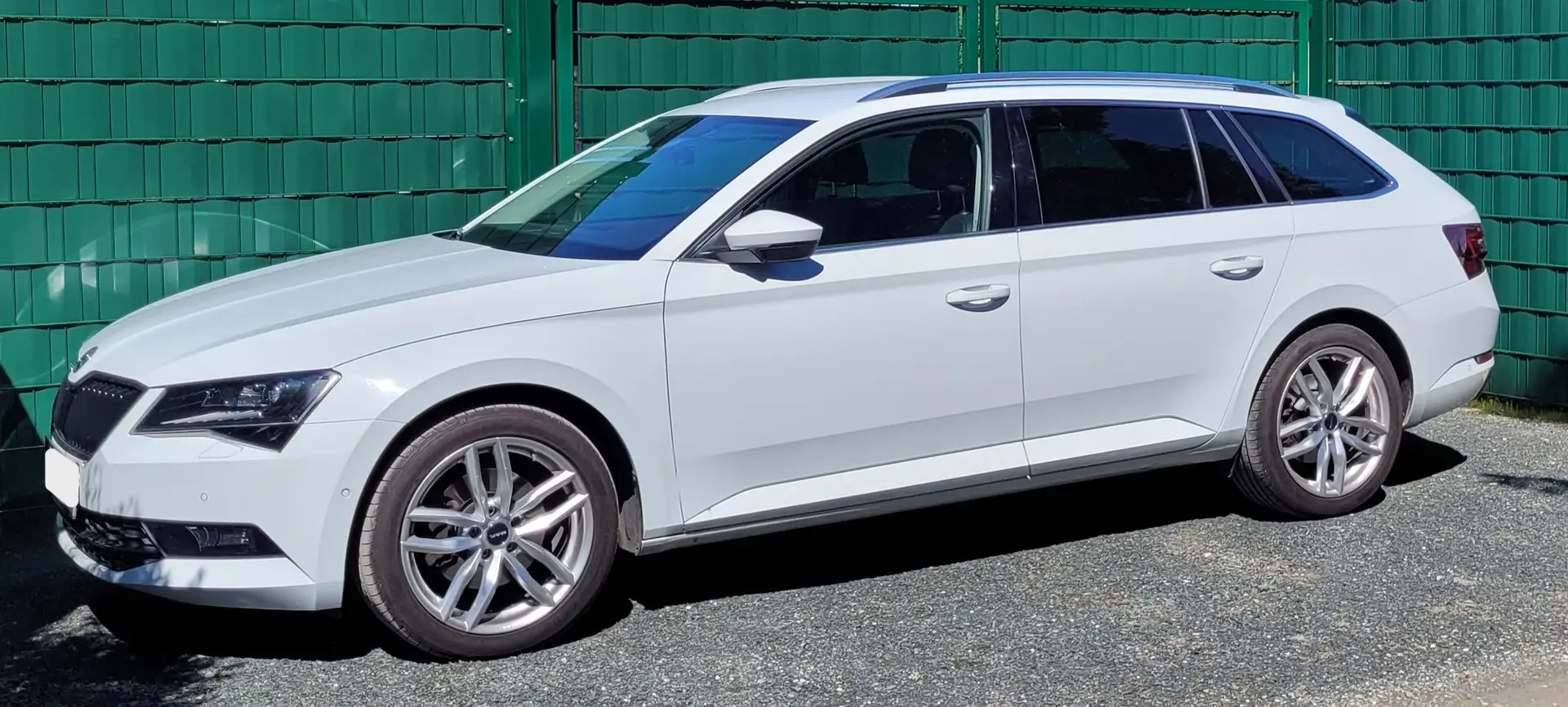 Skoda Superb Superb Kombi 2,0 TDI 4x4 Style DSG Style Weiß - 1