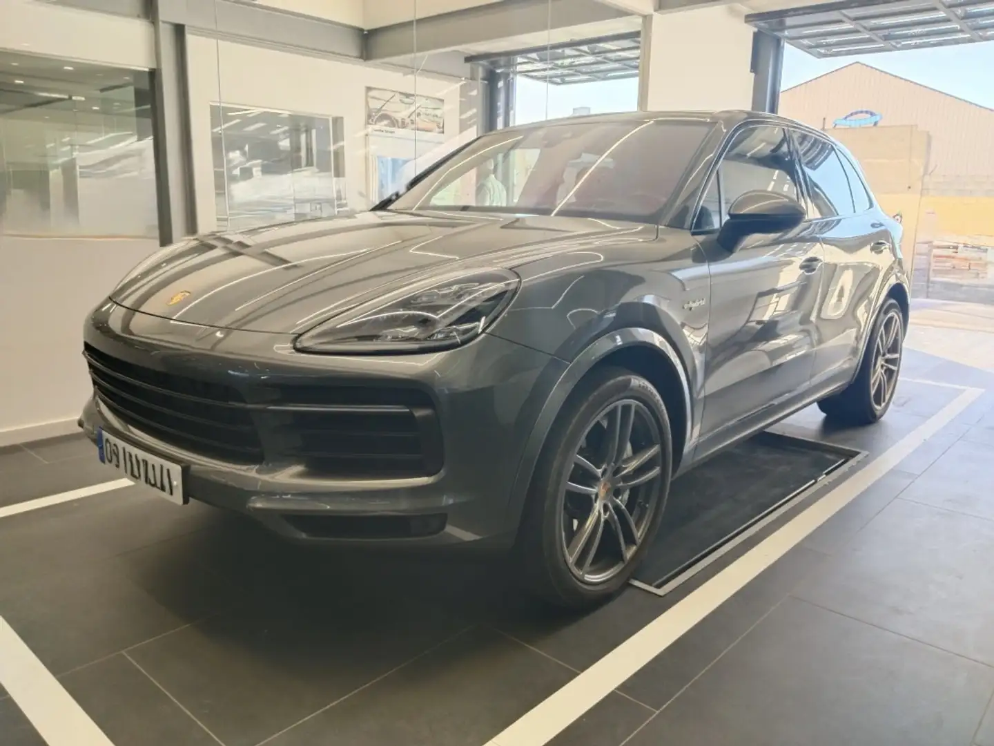 Porsche Cayenne E-Hybrid Aut. Gris - 1