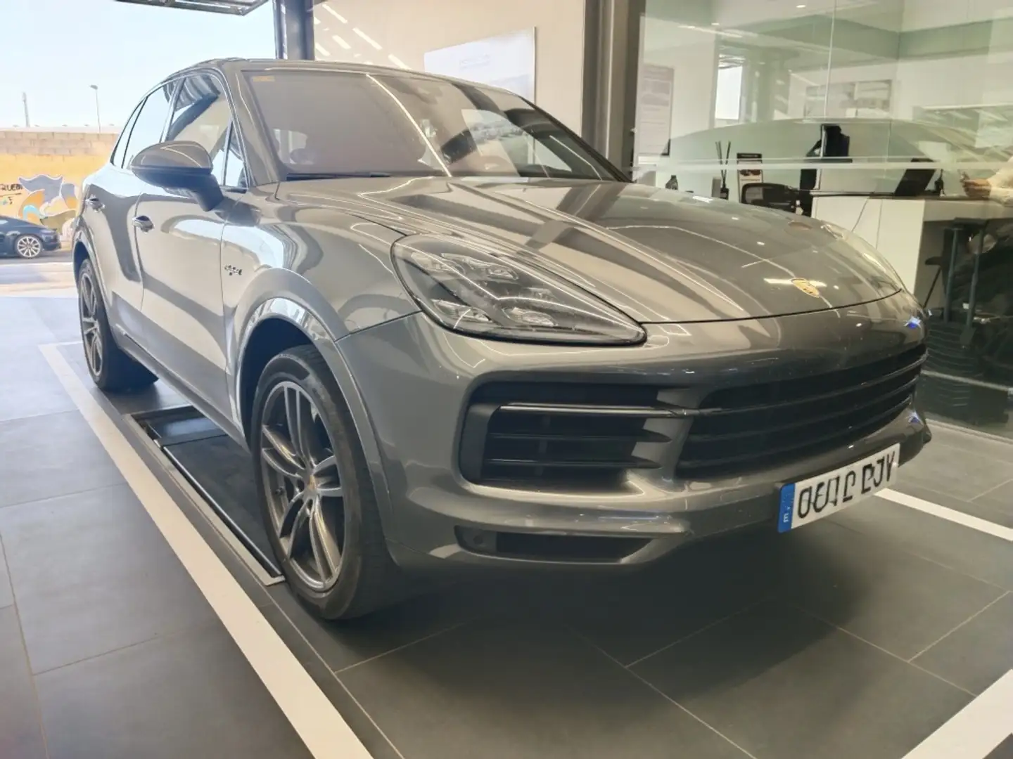 Porsche Cayenne E-Hybrid Aut. Gris - 2