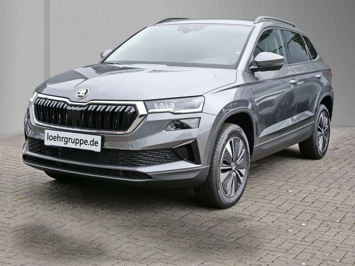 Skoda Karoq Tour Selection 1.5 l TSI 110 kW / 150 PS Grau - 2