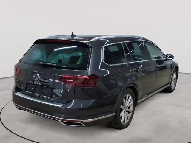 Volkswagen Passat view 4