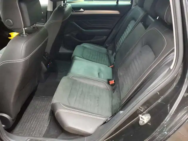 Volkswagen Passat view 14