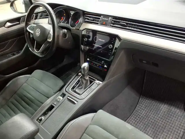 Volkswagen Passat view 9