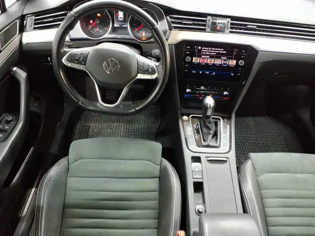 Volkswagen Passat view 10