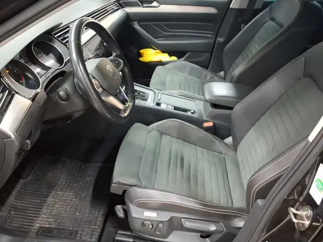 Volkswagen Passat view 8