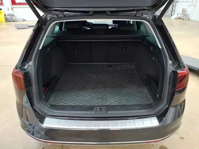 Volkswagen Passat view 15