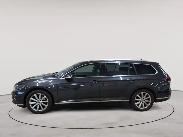 Volkswagen Passat view 6