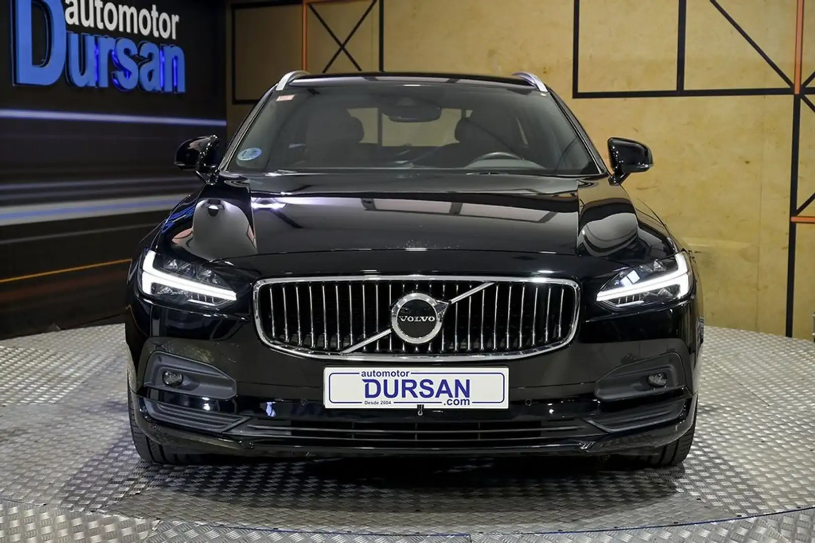 Volvo V90 2.0 D4 Momentum Pro Auto Noir - 2